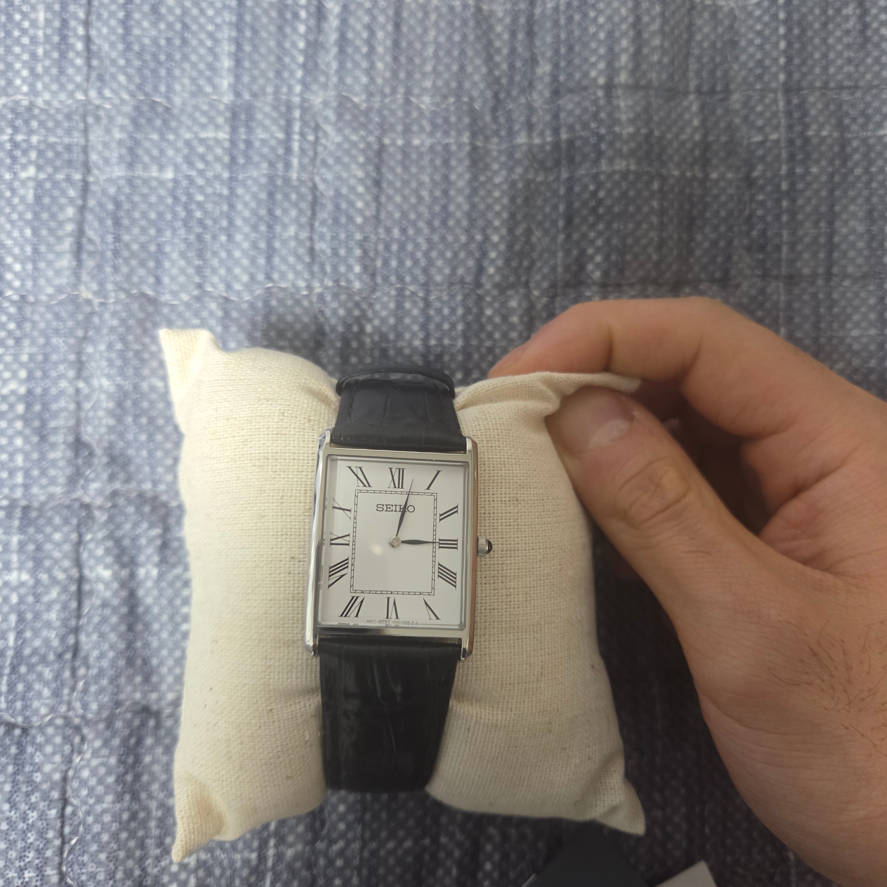 Seiko SWR049P1 28.4mm Black 착용 스타일