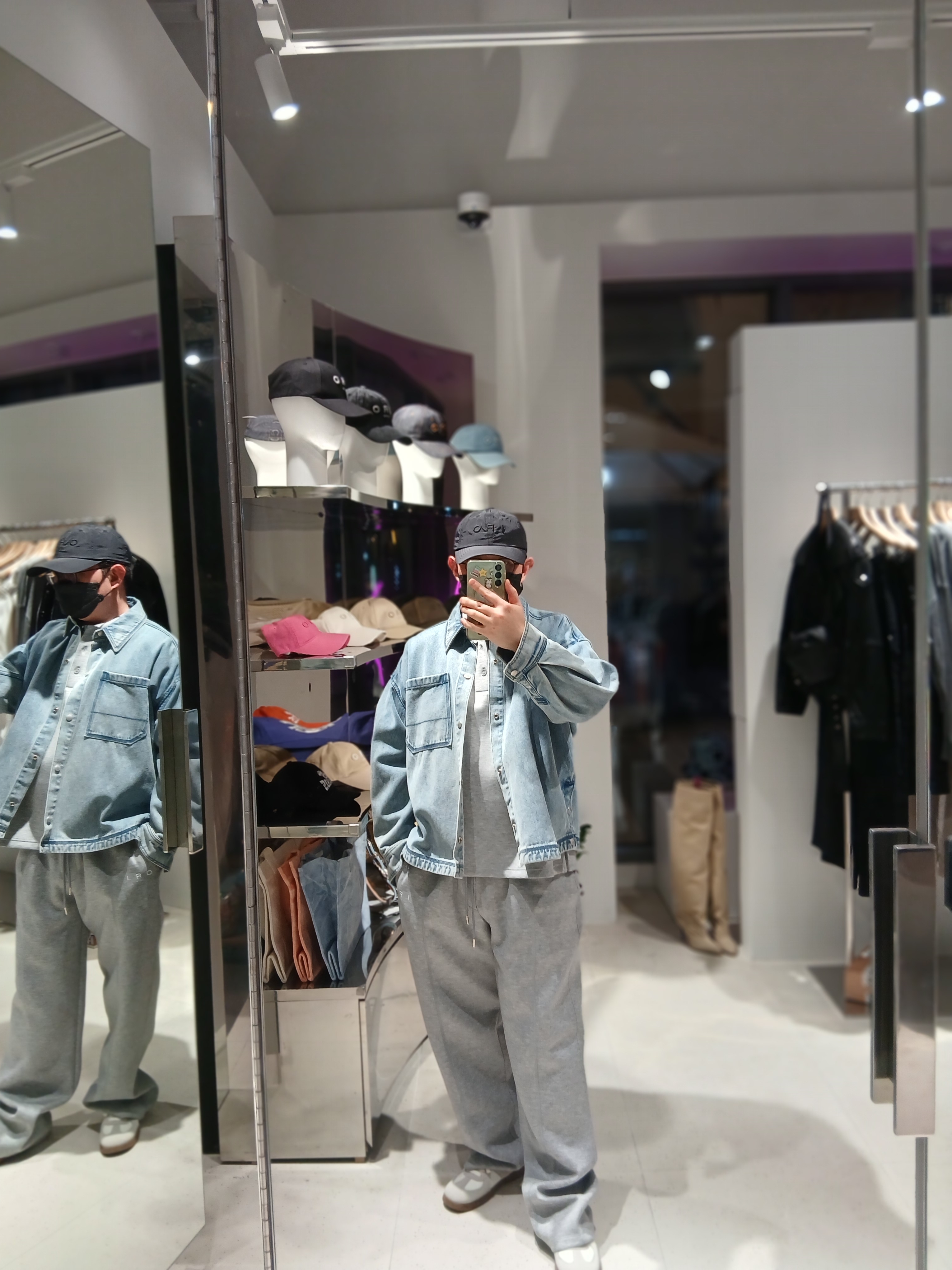 Iro Logo Nylon Ball Cap Black, IRO Vague Cushion Wide Straight Fit Pants Gray 착용 스타일 - 2