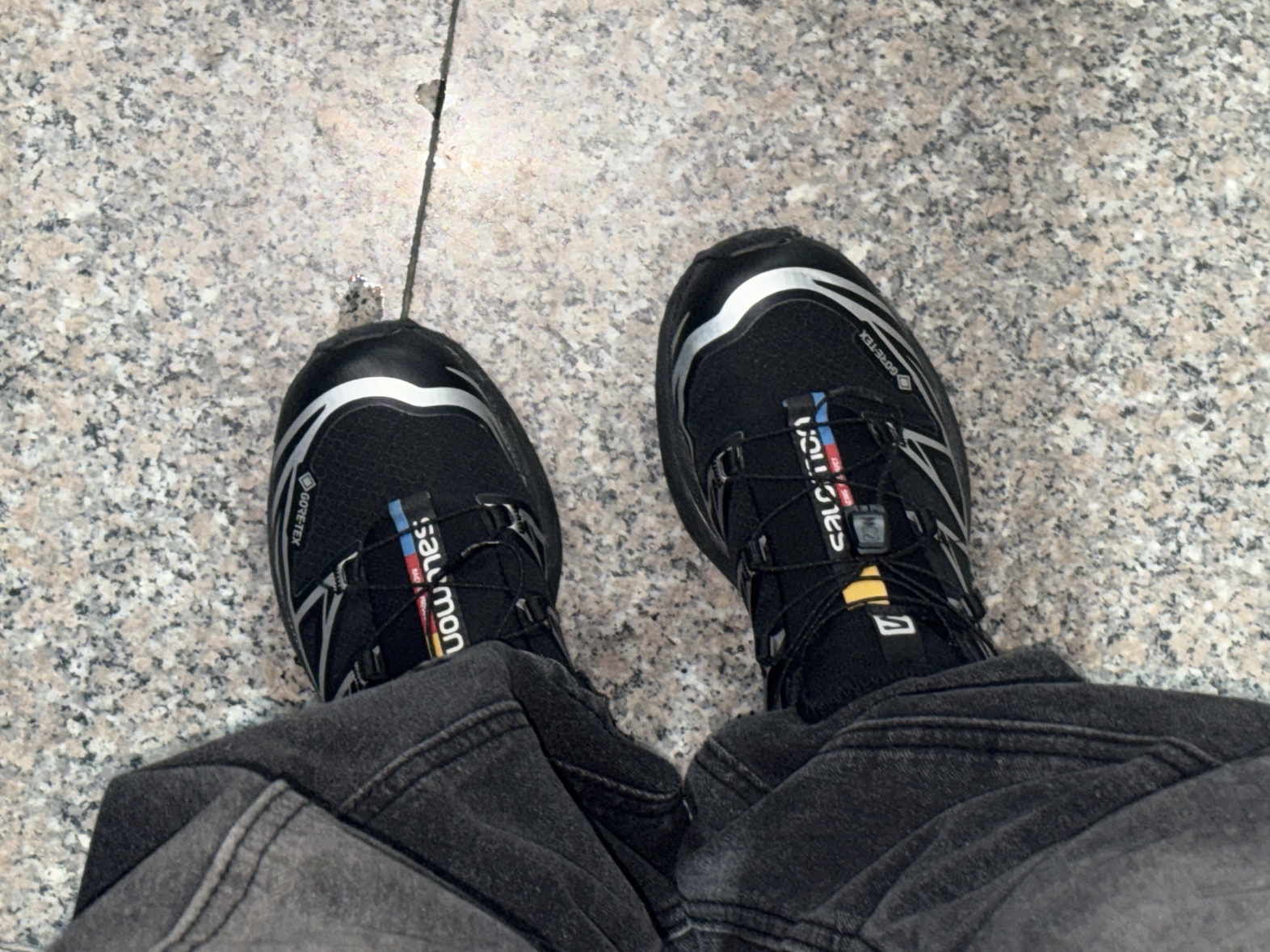 Salomon XT-6 GTX Black Silver 착용 스타일 - 1