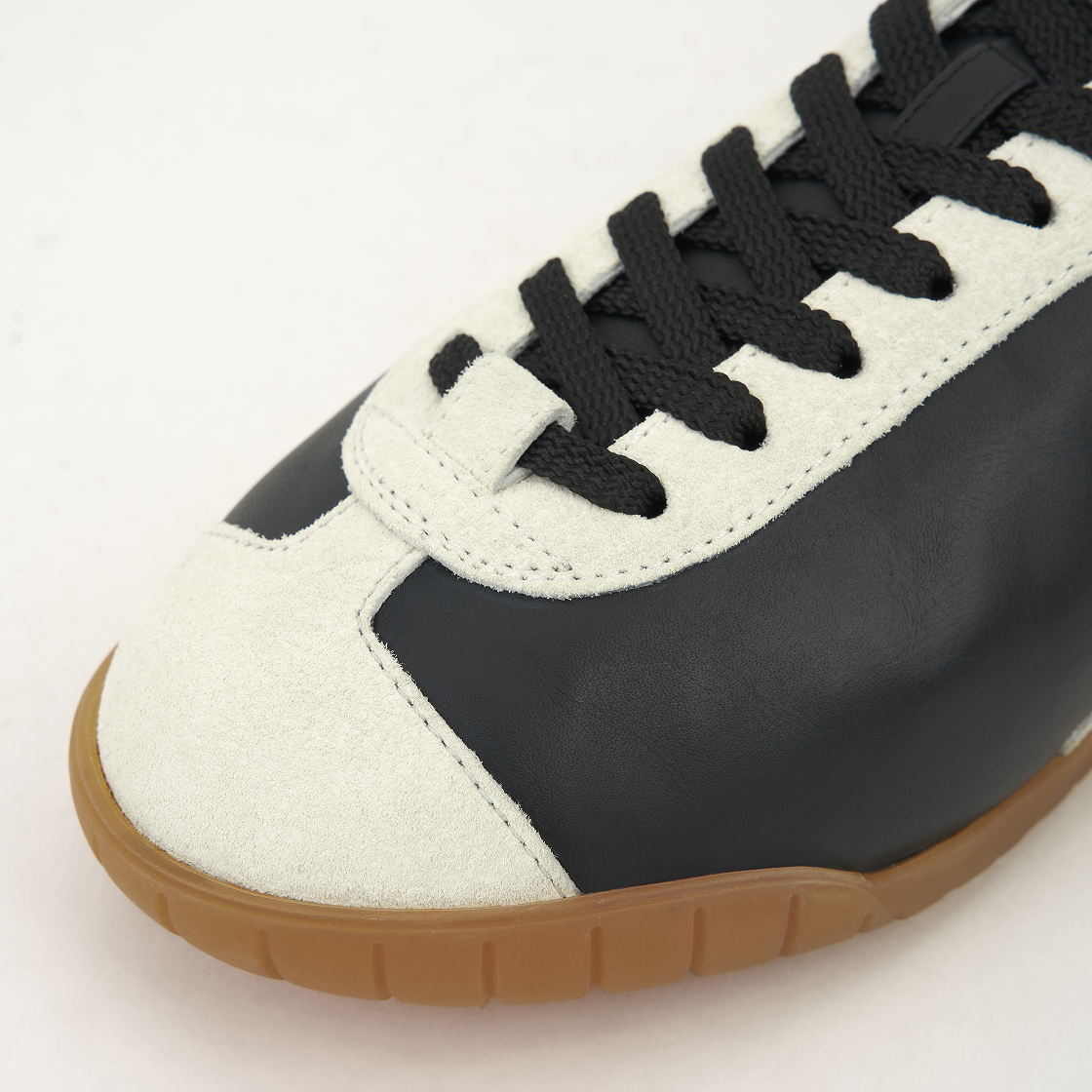 (W) 샤넬 스니커즈 카프스킨 & 엠보스드 스웨이드 카프스킨 블랙 화이트((W) Chanel Sneakers Calfskin & Embossed Suede Calfskin Black White) - 7