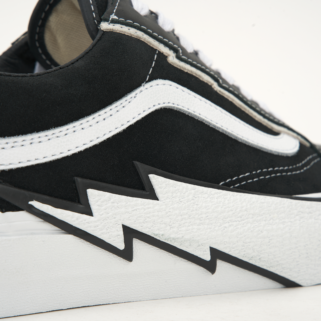 반스 볼트 x 마스터마인드 월드 올드스쿨 볼트 블랙(Vans Vault x Mastermind World Old Skool Bolt Black) - 7