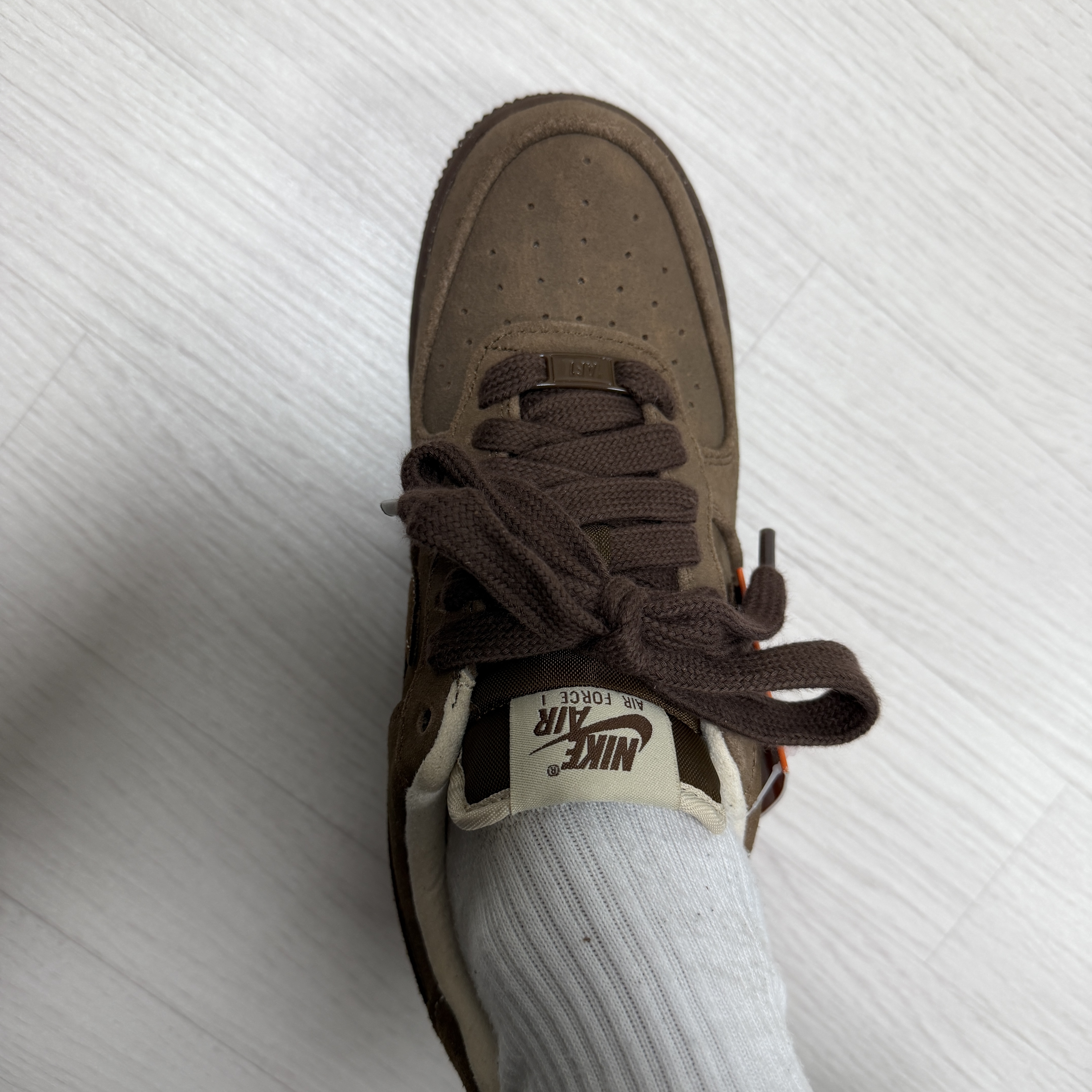 (W) Nike Air Force 1 '07 Cacao Wow 착용 스타일 - 1