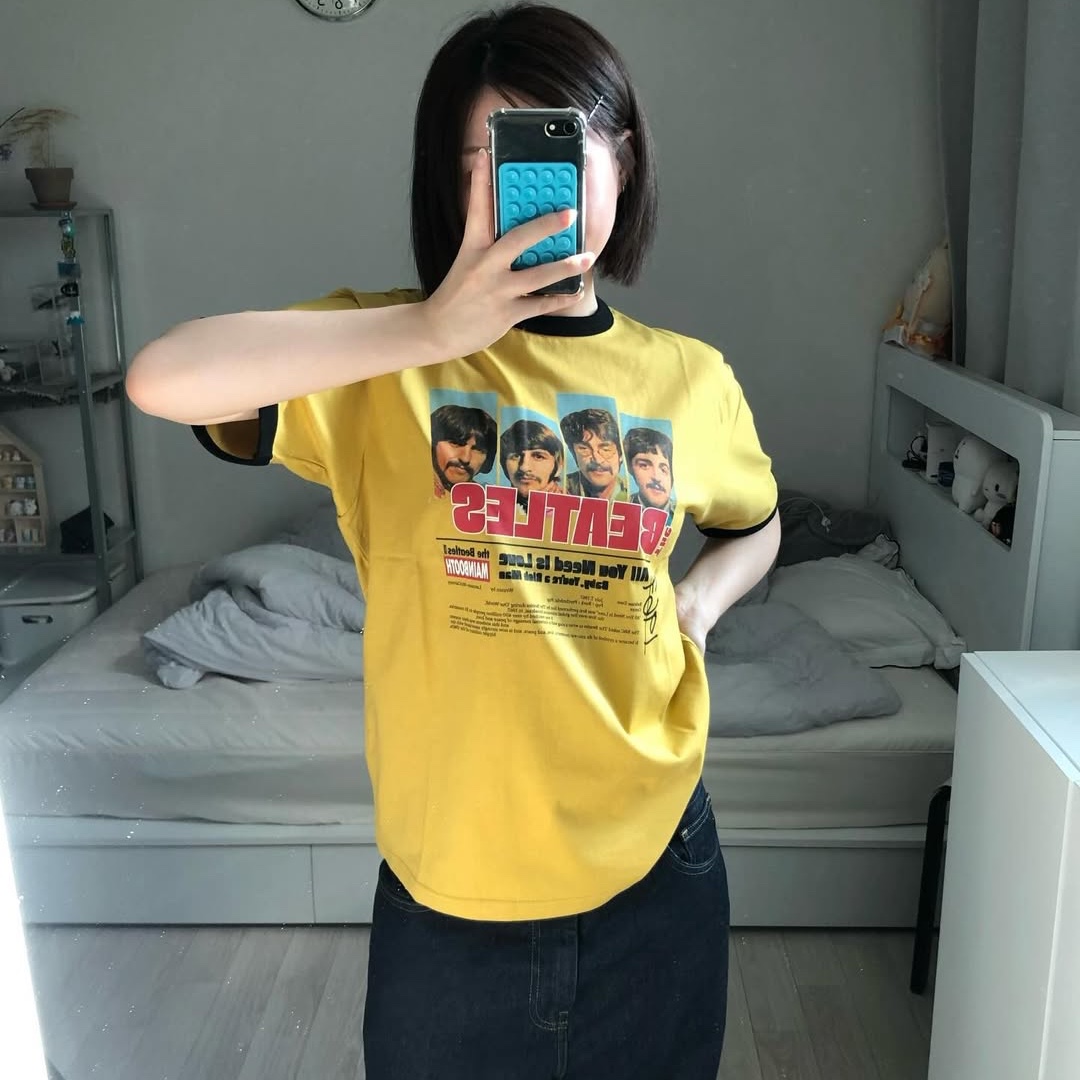 MAINBOOTH [Beatles] Love T-Shirt Yellow 착용 스타일 - 2
