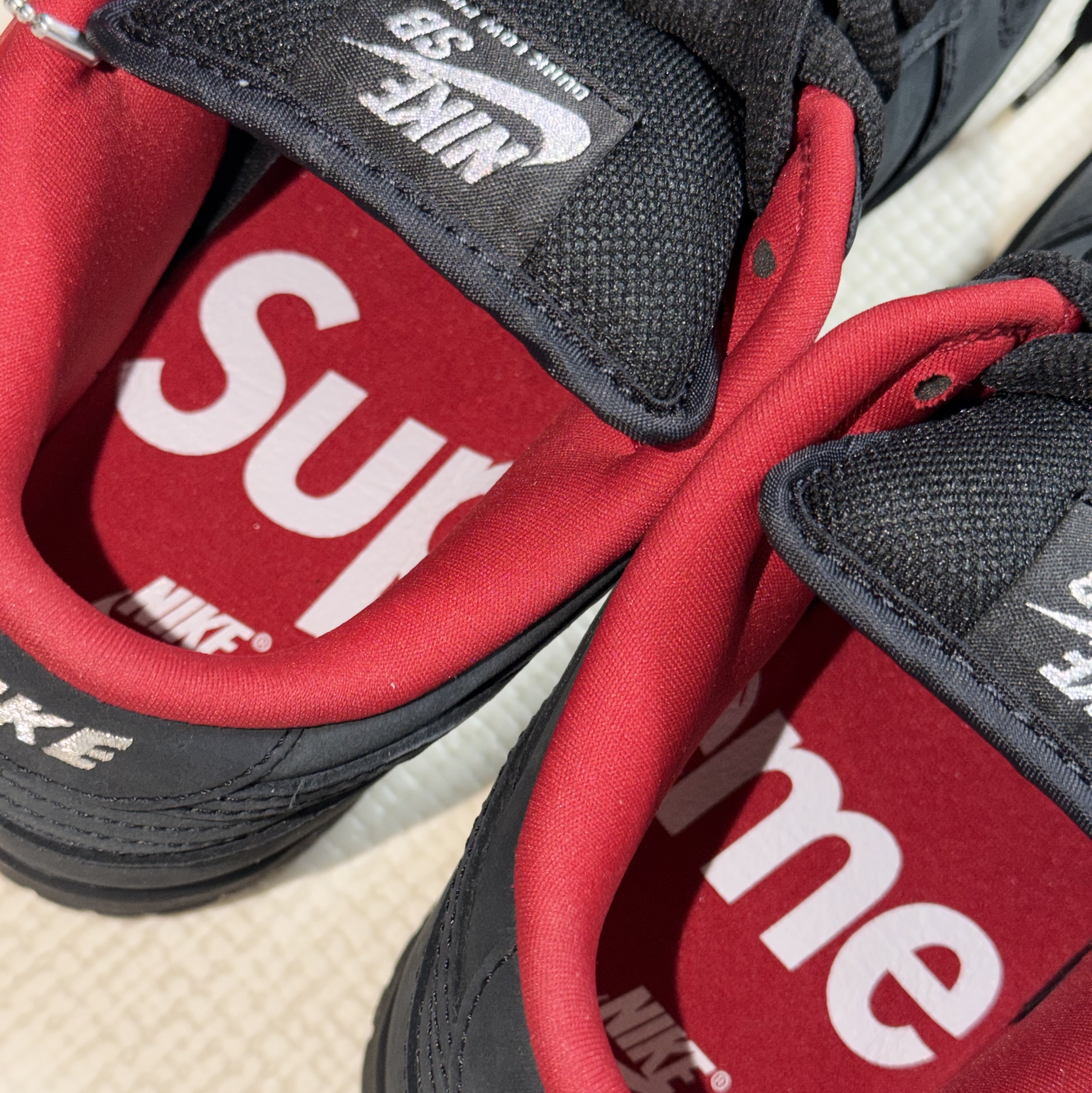 Nike x Supreme SB Dunk Low Black 착용 스타일