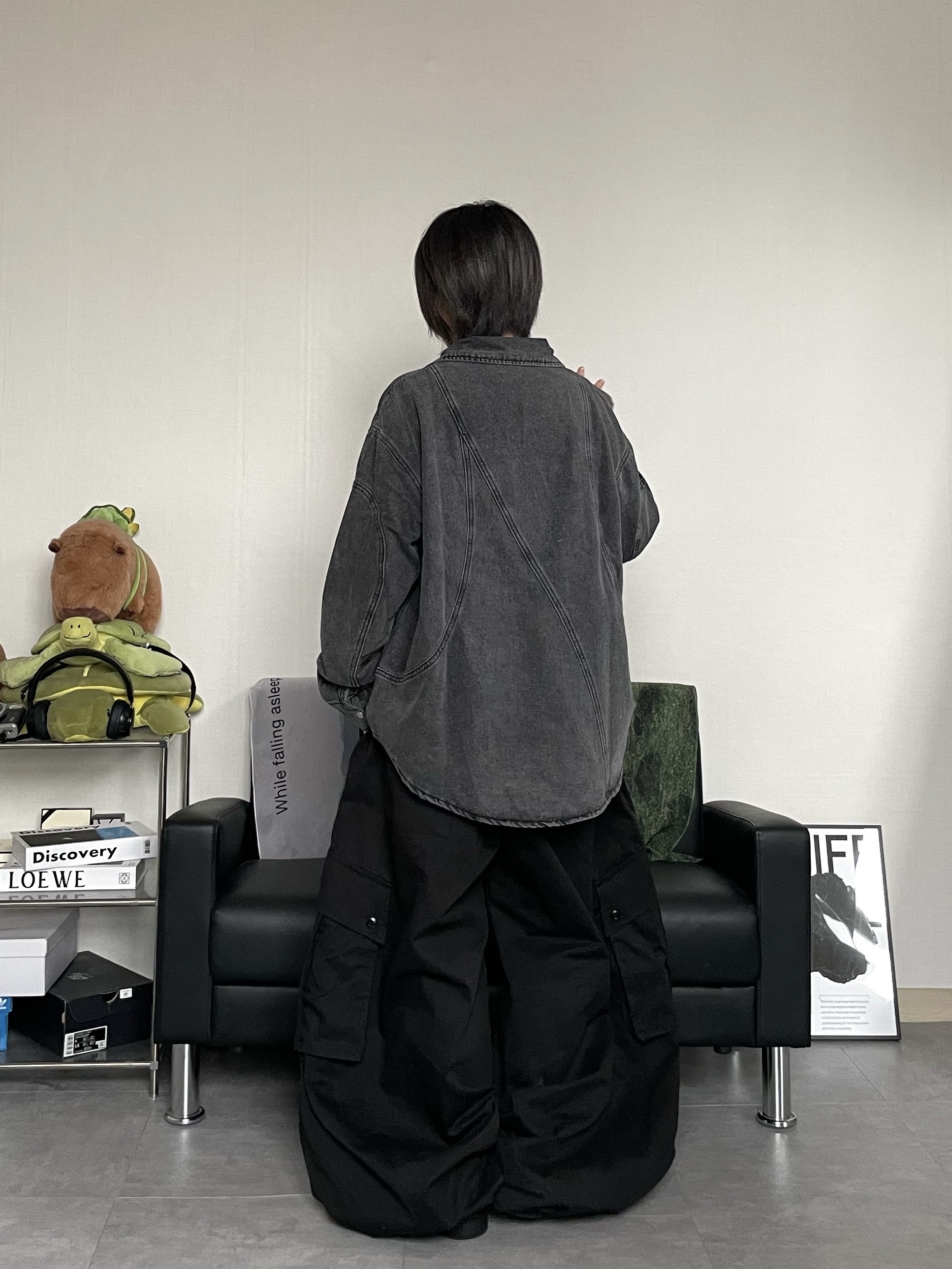 Our Legacy Ladon Leather Keychain Black 착용 스타일 - 8