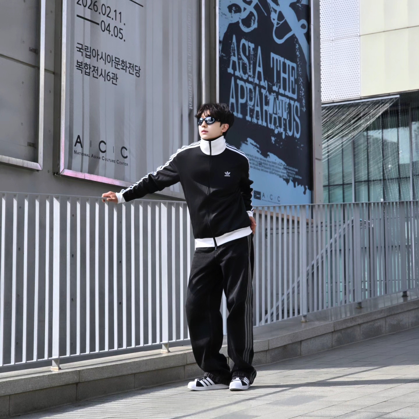 Adidas Adicolor Classics Beckenbauer Track Jacket Black - US Sizing, Adidas Adicolor Classics Beckenbauer Track Jacket Black - KR Sizing 착용 스타일 - 3