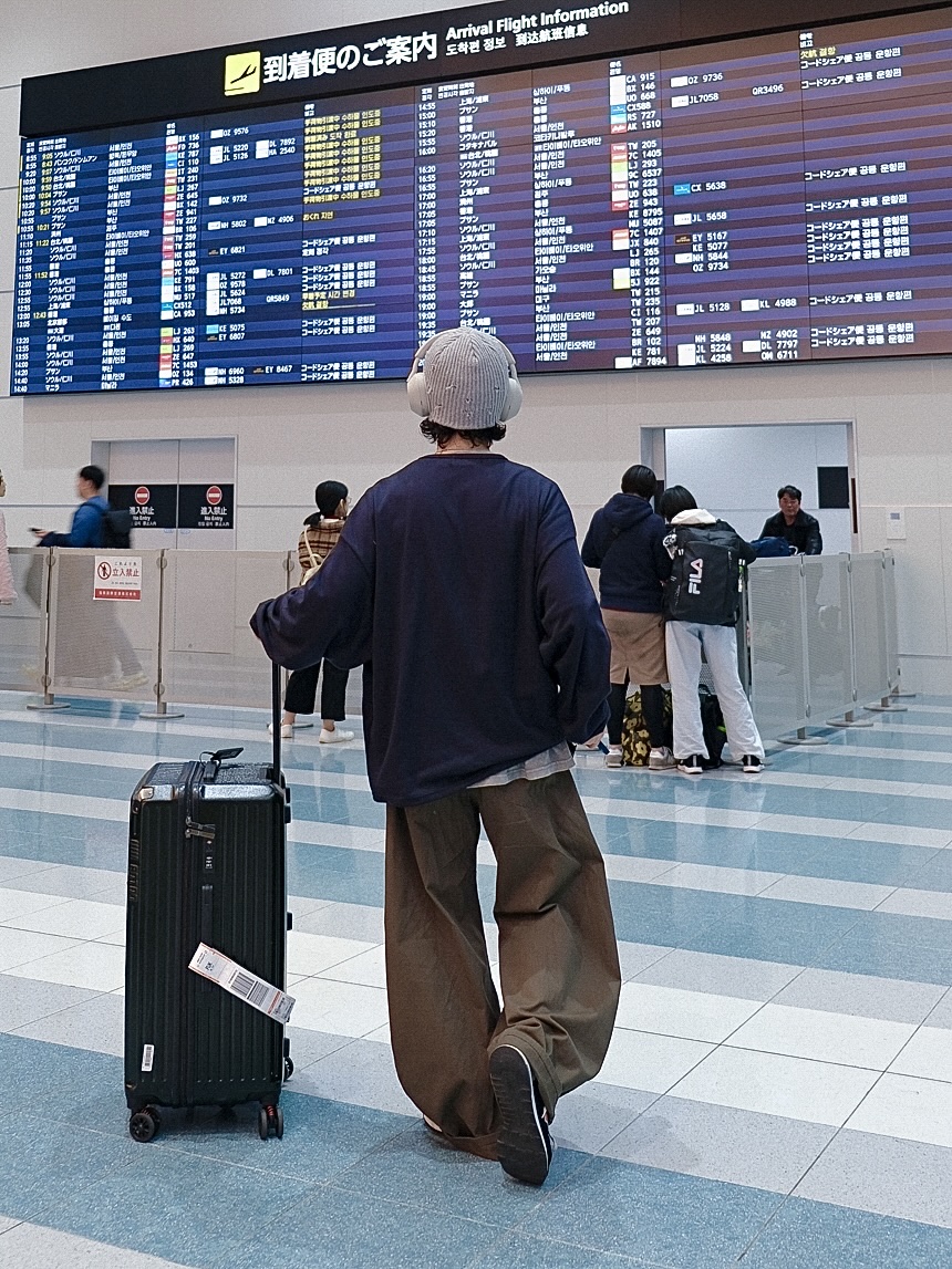 New Balance x J.Crew 1400 Made in USA Black Orange 착용 스타일 - 3