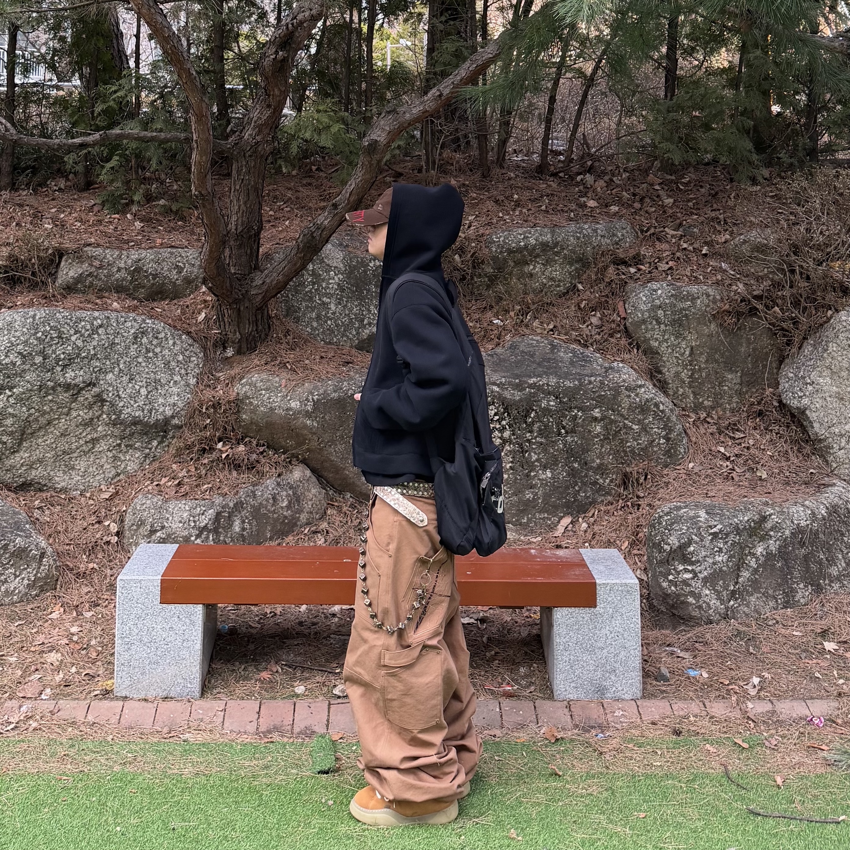 ETCE Washed Property Cap Brown, MJD X Koin Seoul Cropped Zip-Up Hoodie Black 착용 스타일 - 6