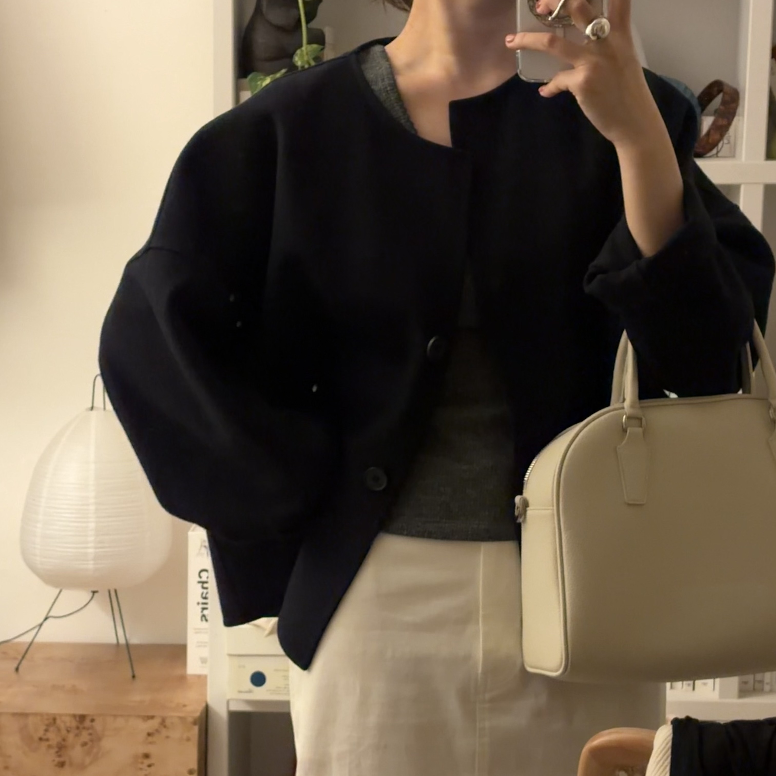 Aviemuah Ave Mac Phone Knob Rhodium, Lemaire Vegetable Tanned Leather Il Bussetto For Lemaire Small Cartridge Bag Black 착용 스타일 - 2