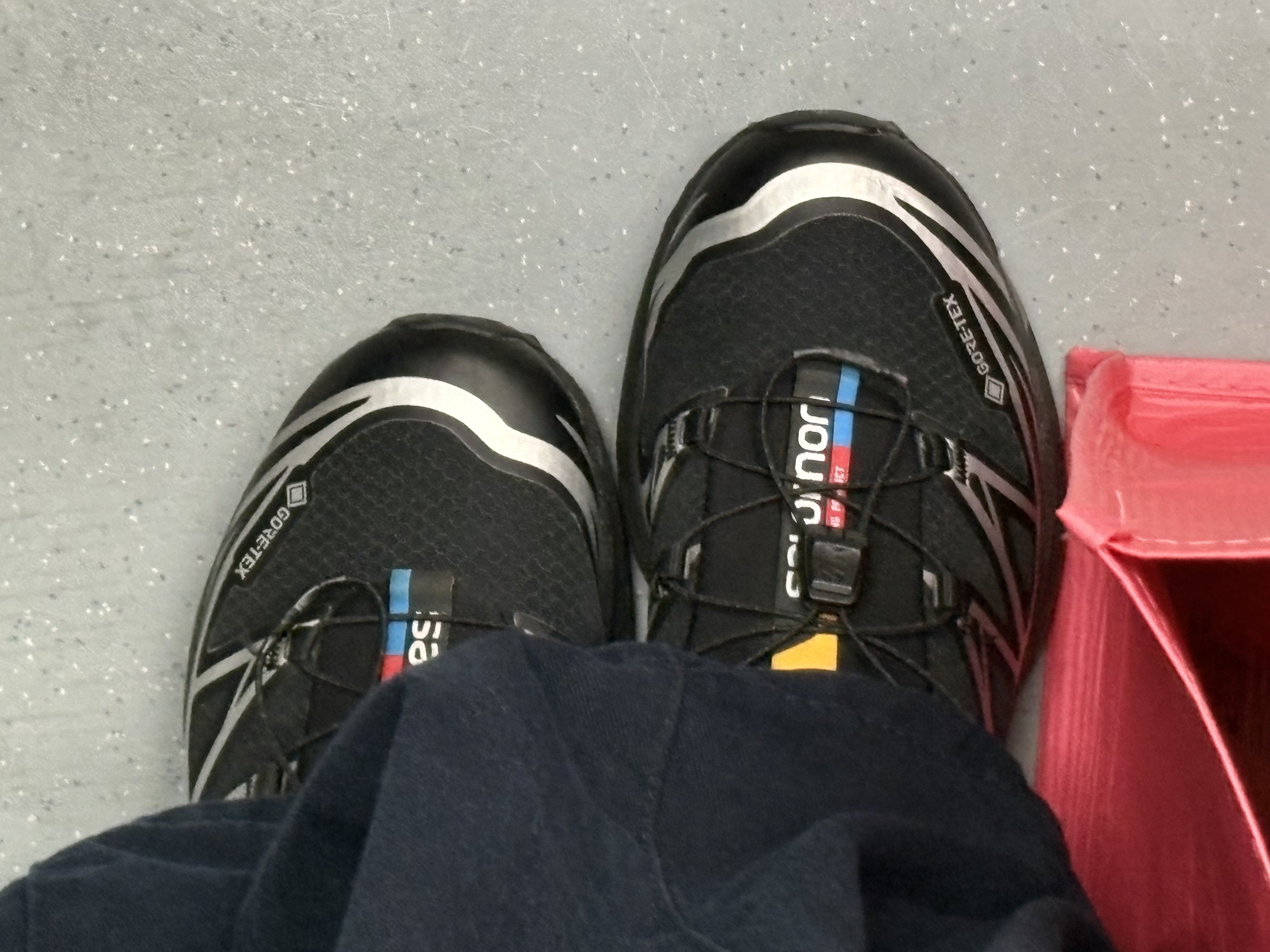 Salomon XT-6 GTX Black Silver 착용 스타일 - 1