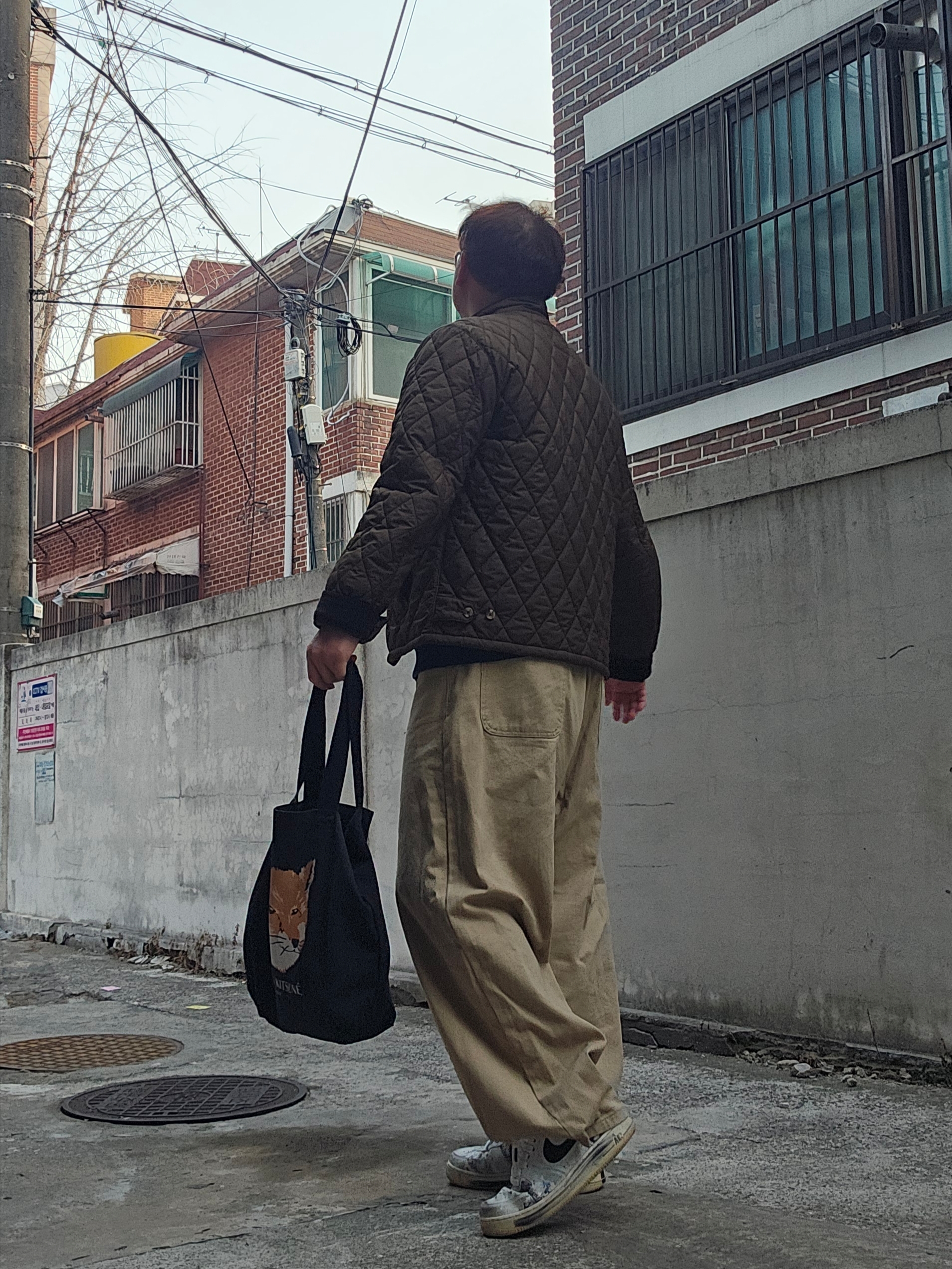 Nike x Peaceminusone Air Force 1 Low Para-Noise 2.0, Maison Kitsune Fox Head Tote Bag Black 착용 스타일