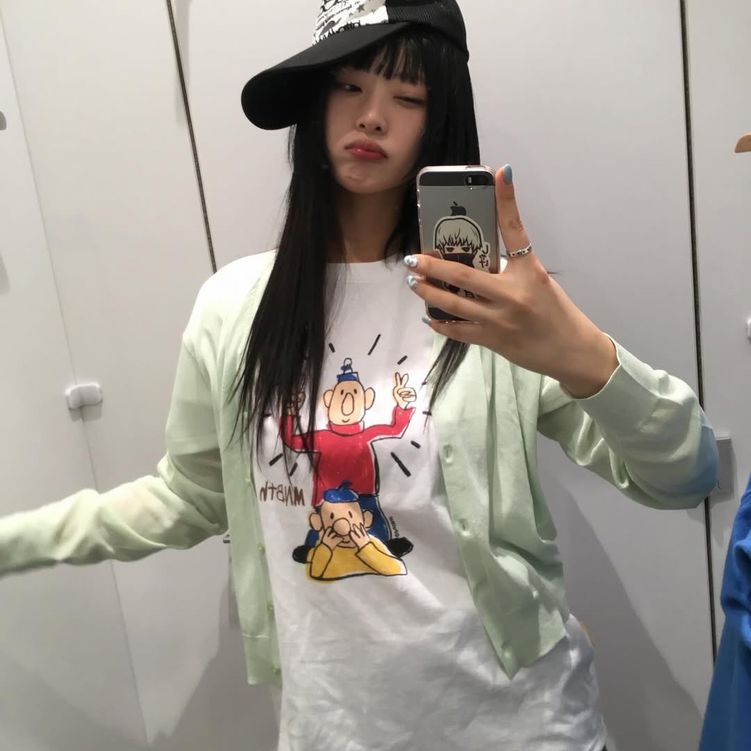 MAINBOOTH [Pat&Mat] Victory T-shirt White 착용 스타일 - 2