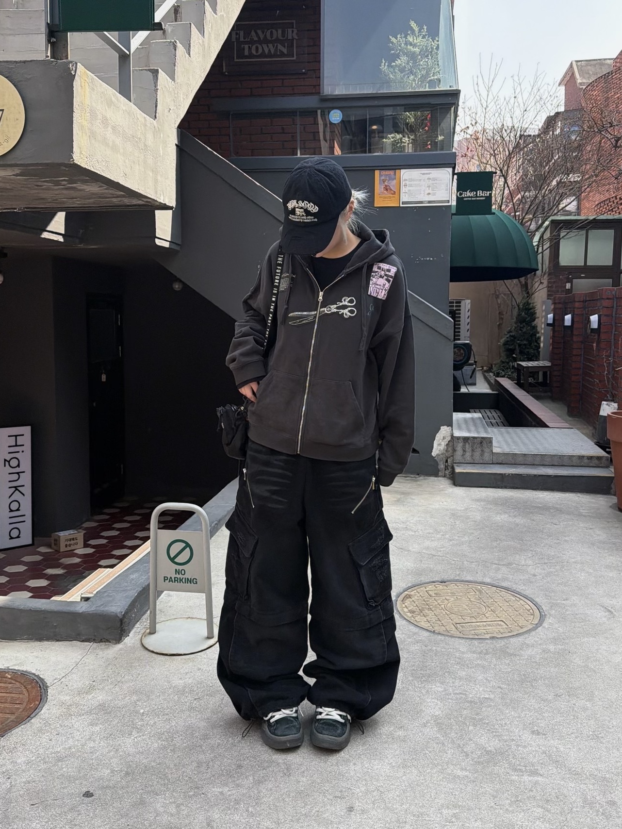 ETCE New Vision Destroyed Washed Cap Black, ERL Vamp Skate Shoe Pirate Black 착용 스타일 - 5