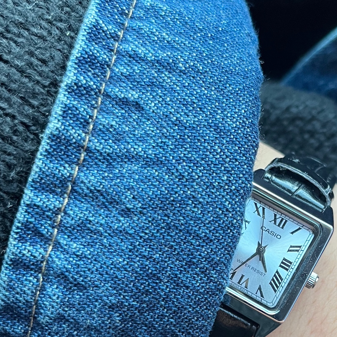 Casio LTP-V007L-7B1 착용 스타일