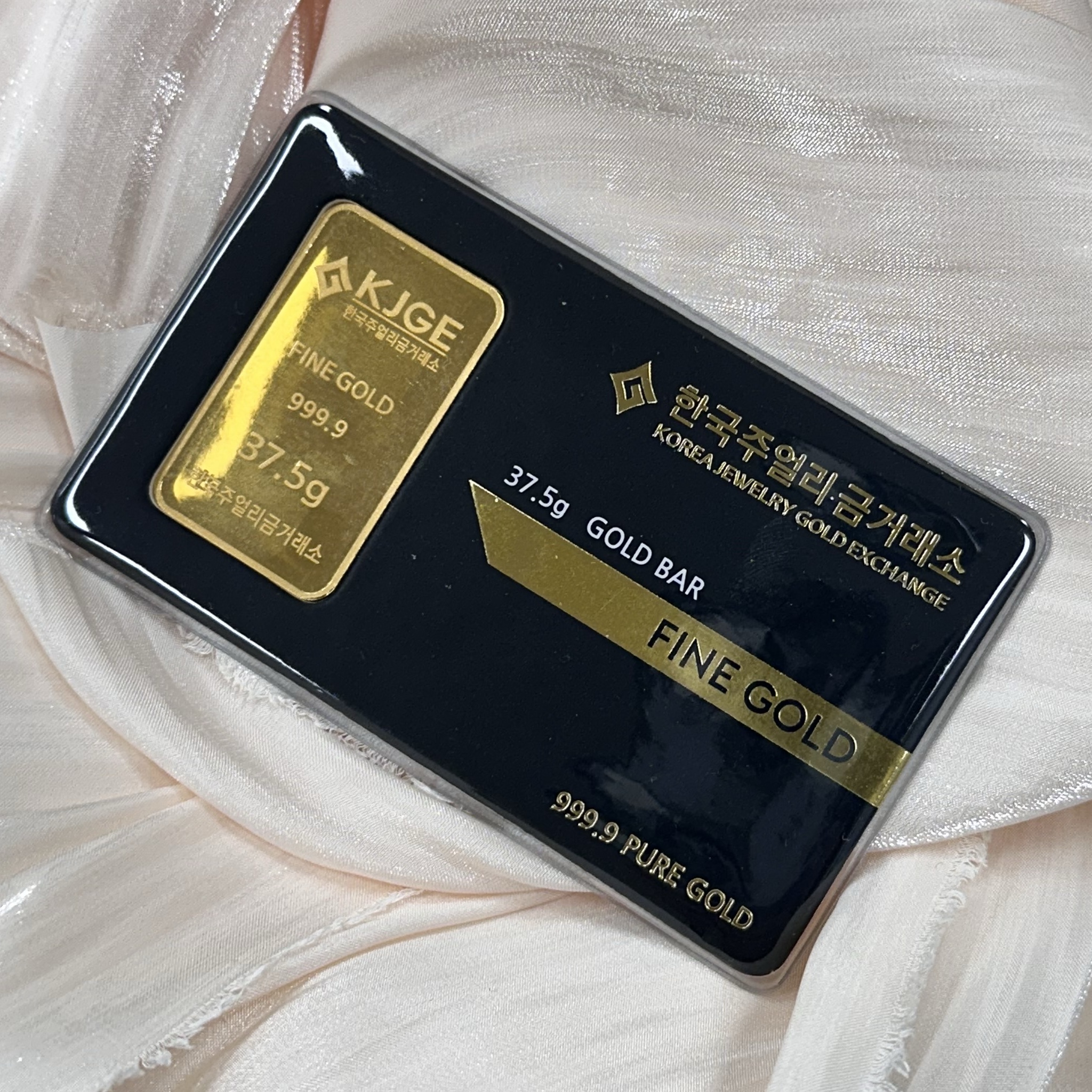 GOLDPAND 24K Signature Gold Bar 37.5g 착용 스타일