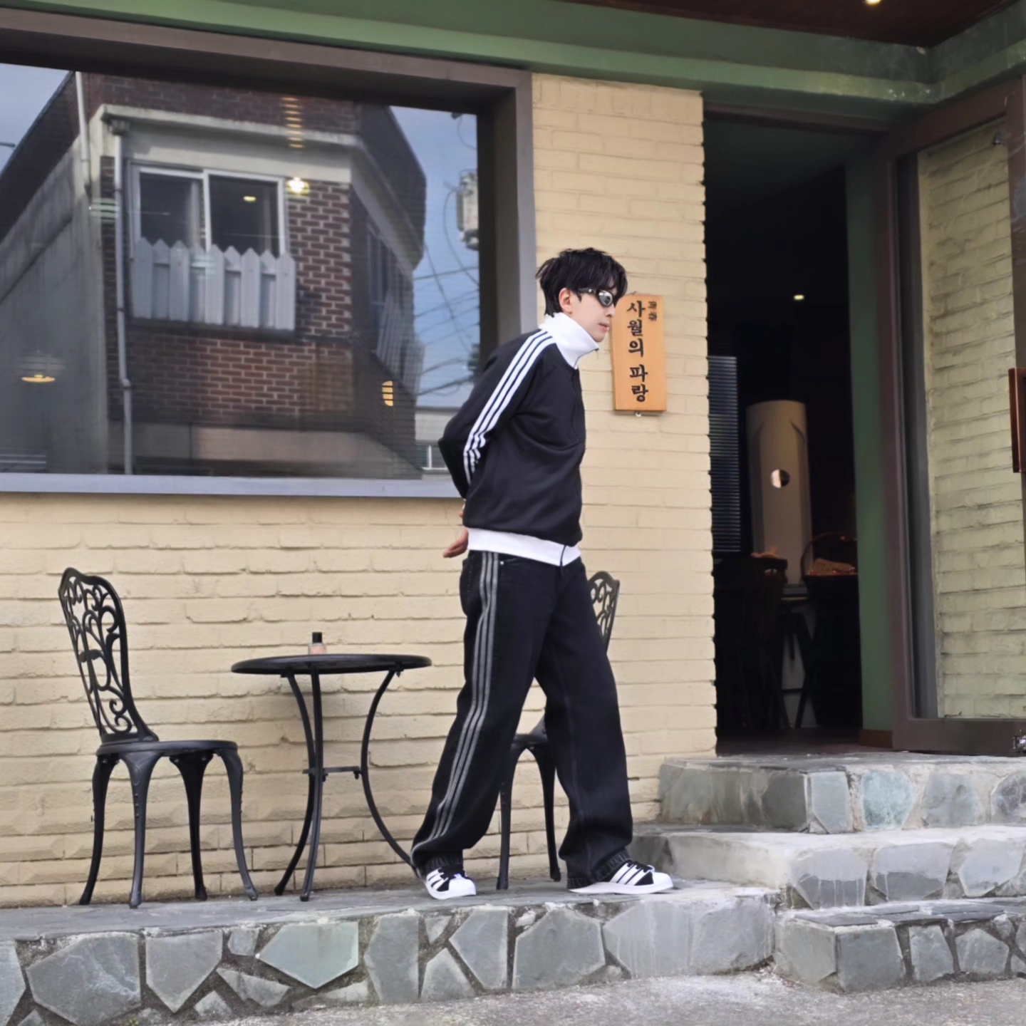 Adidas Adicolor Classics Beckenbauer Track Jacket Black - US Sizing, Adidas Adicolor Classics Beckenbauer Track Jacket Black - KR Sizing 착용 스타일 - 5