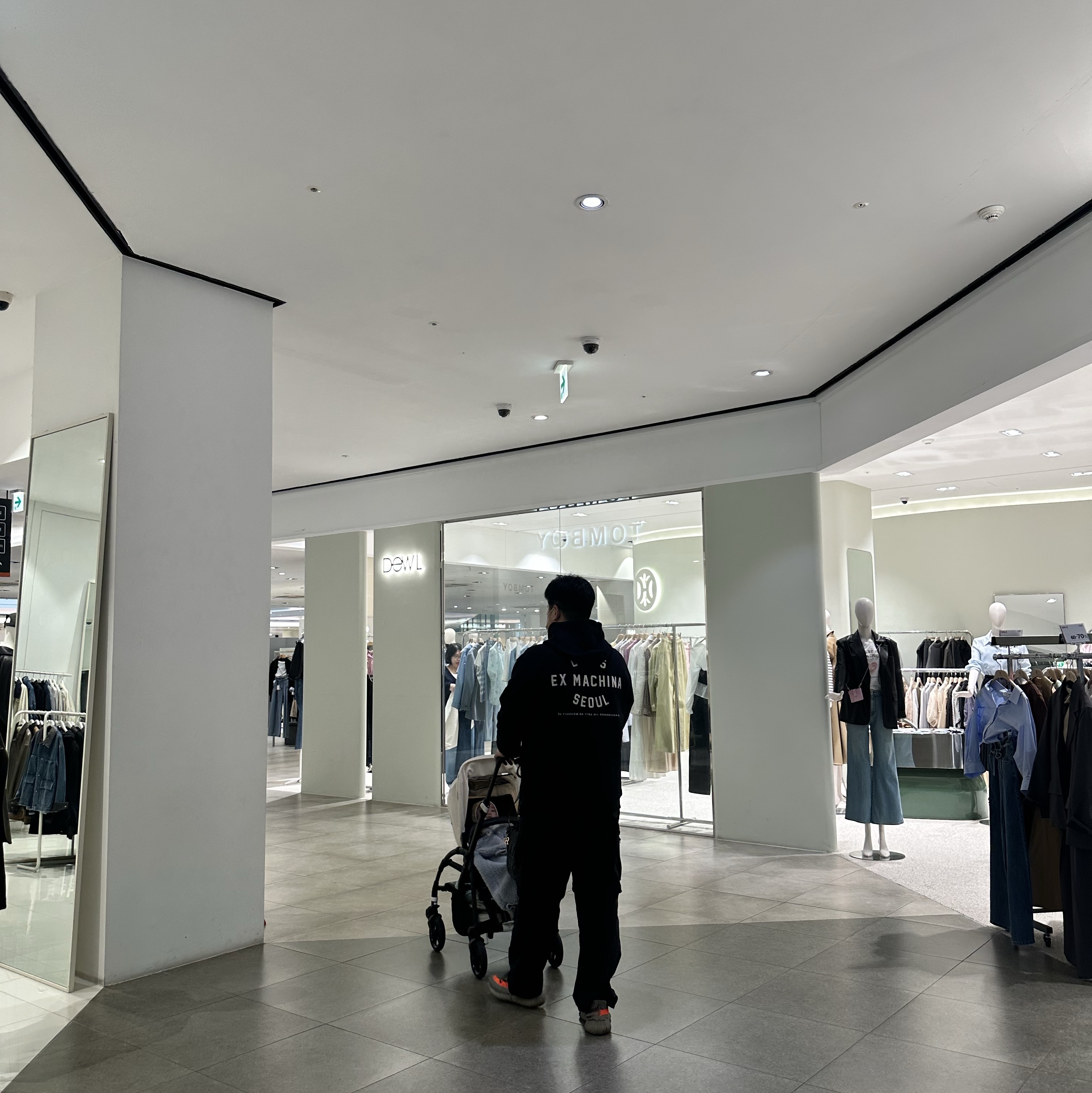 Deus Ex Machina College Address Hoodie Zip Up Black, Nike ACG Smith Summit Cargo Pants Black Anthracite - US/EU 착용 스타일