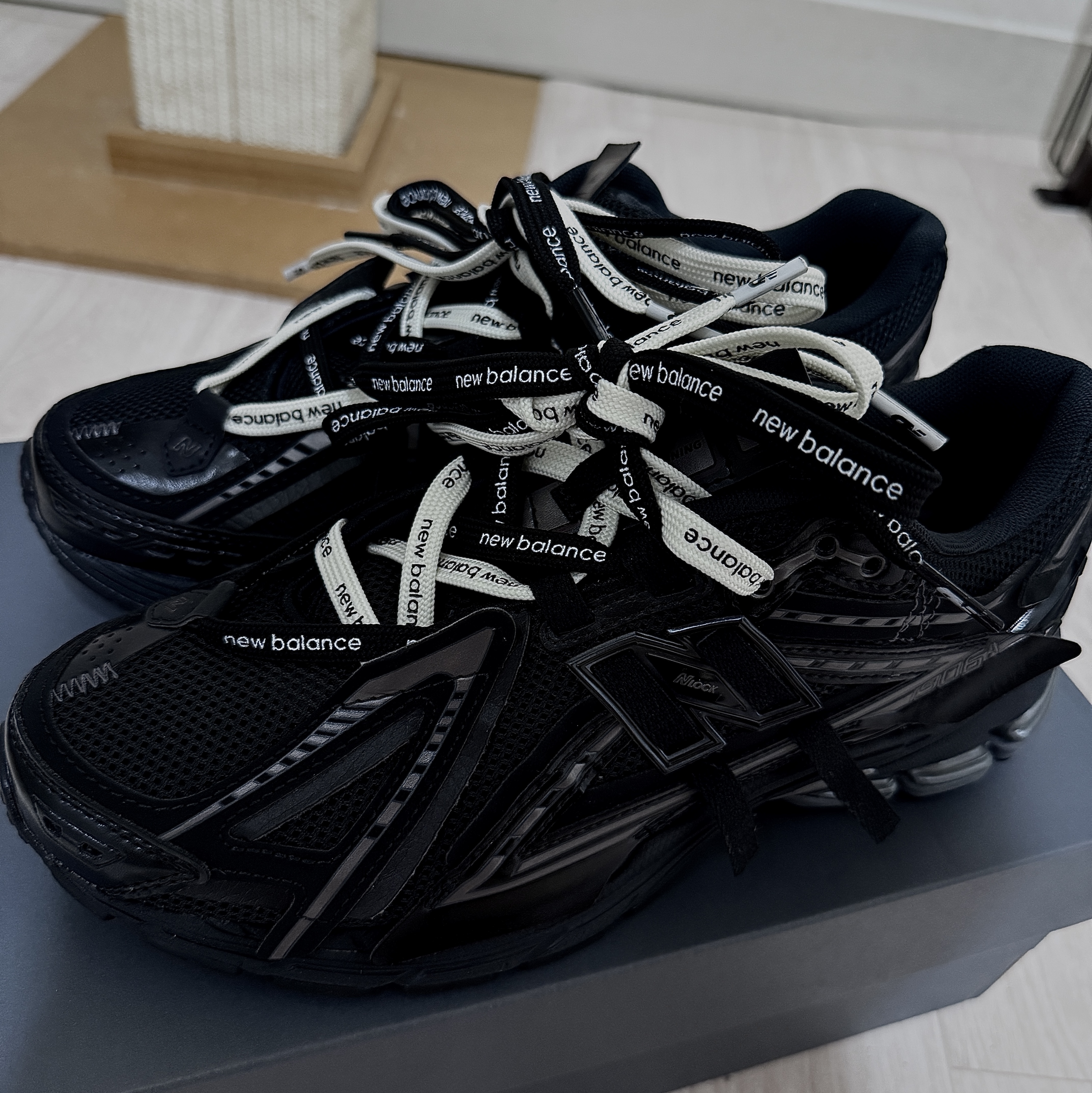 New Balance 1906A Black 착용 스타일