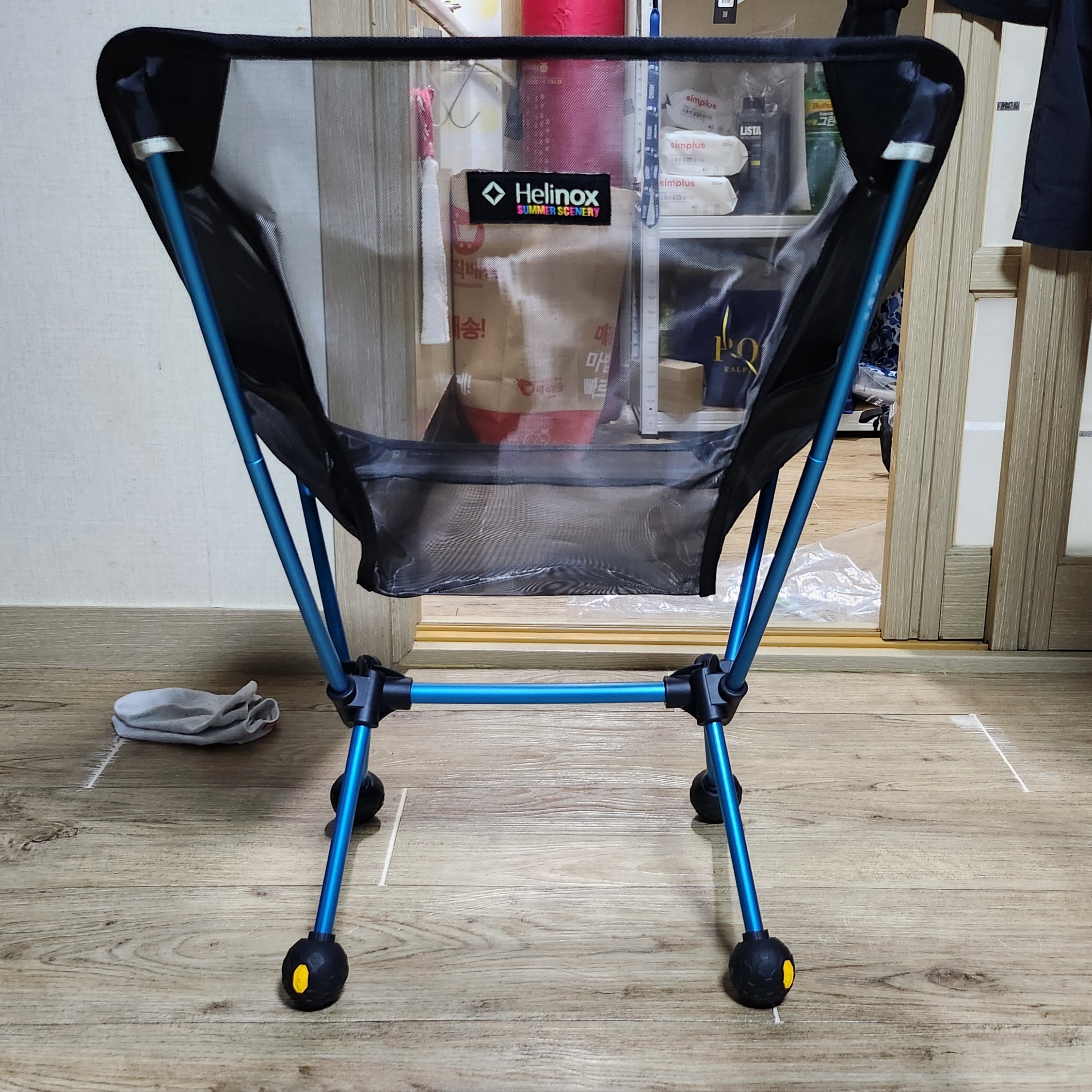 Helinox Summer Scenery Collection Mesh Chair One Black, Helinox Vibram Ball Feet 45mm Black 착용 스타일 - 2