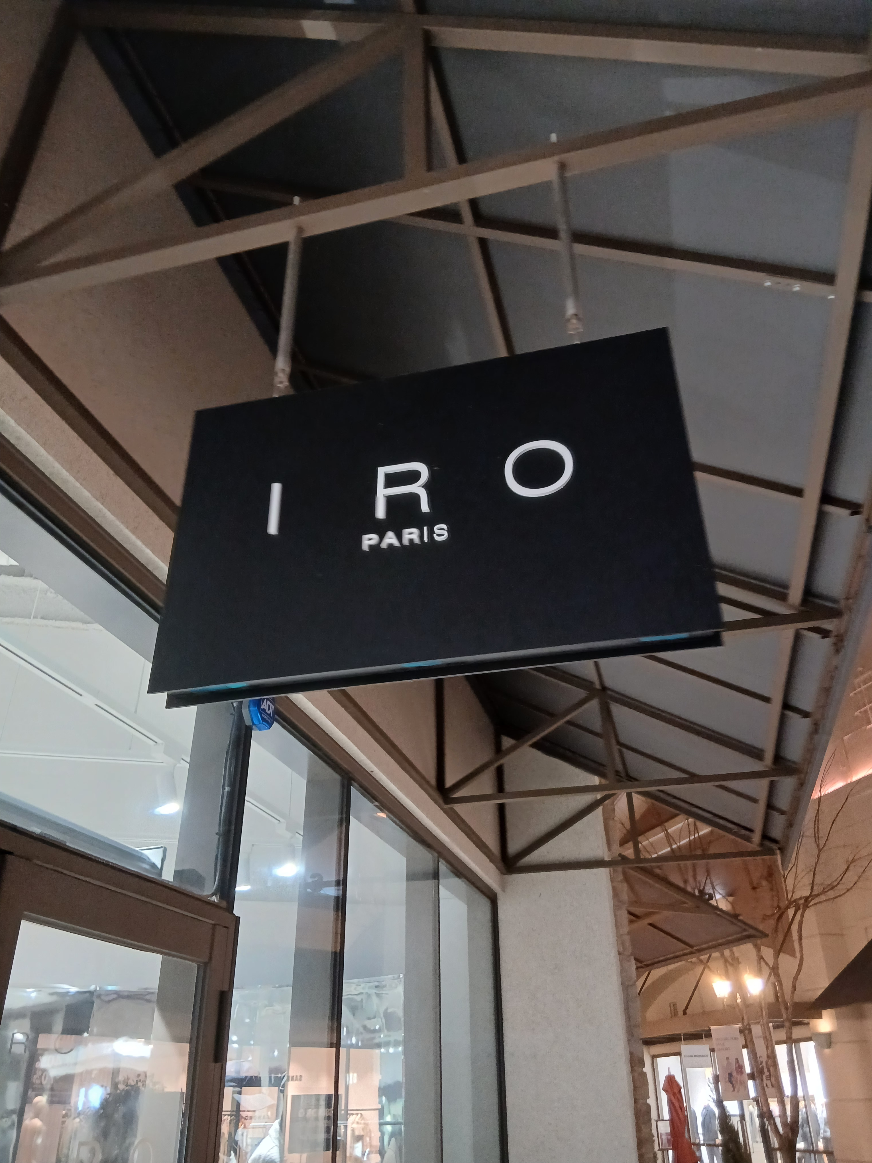 Iro Logo Nylon Ball Cap Black, IRO Vague Cushion Wide Straight Fit Pants Gray 착용 스타일 - 6