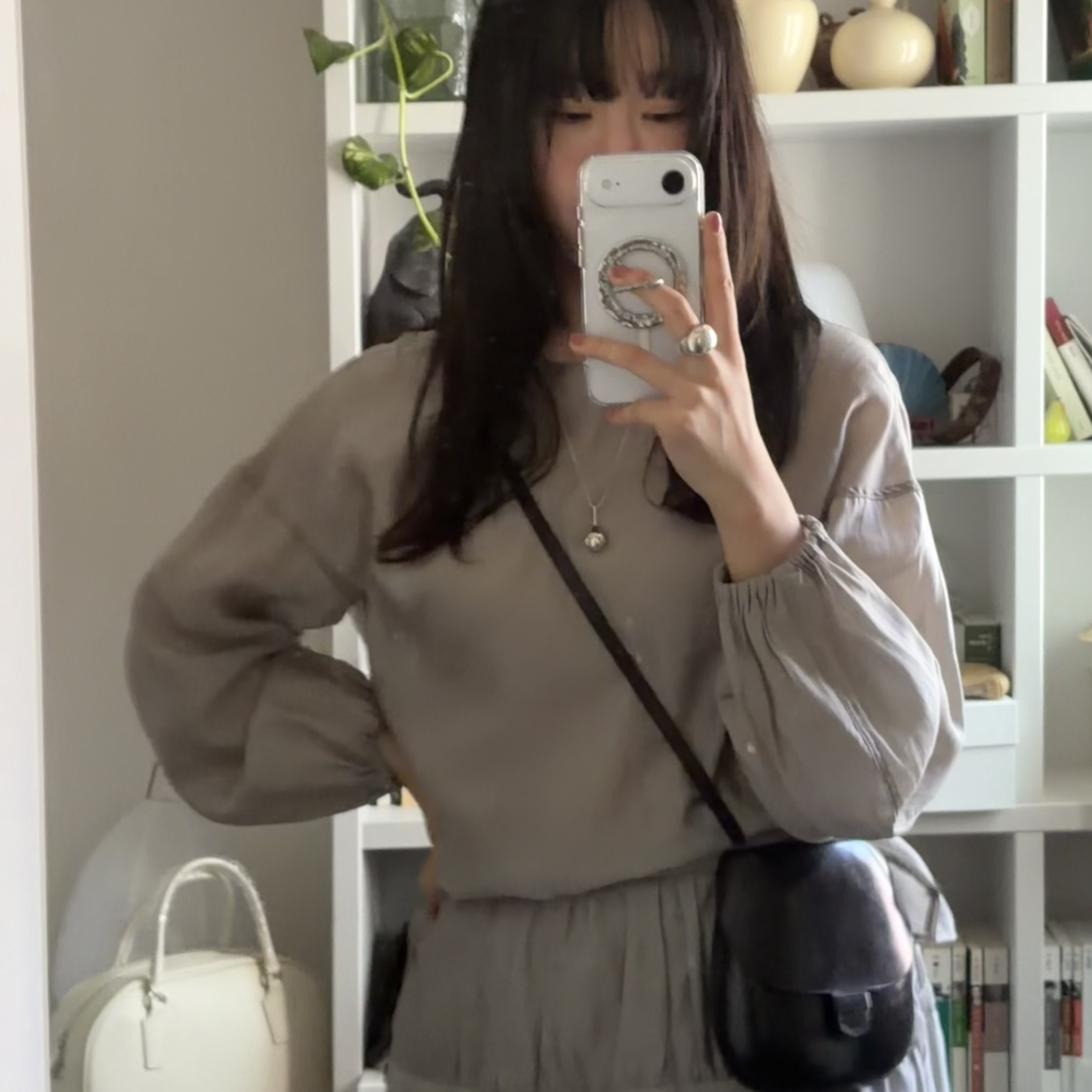 Aviemuah Ave Mac Phone Knob Rhodium, Lemaire Vegetable Tanned Leather Il Bussetto For Lemaire Small Cartridge Bag Black 착용 스타일 - 3