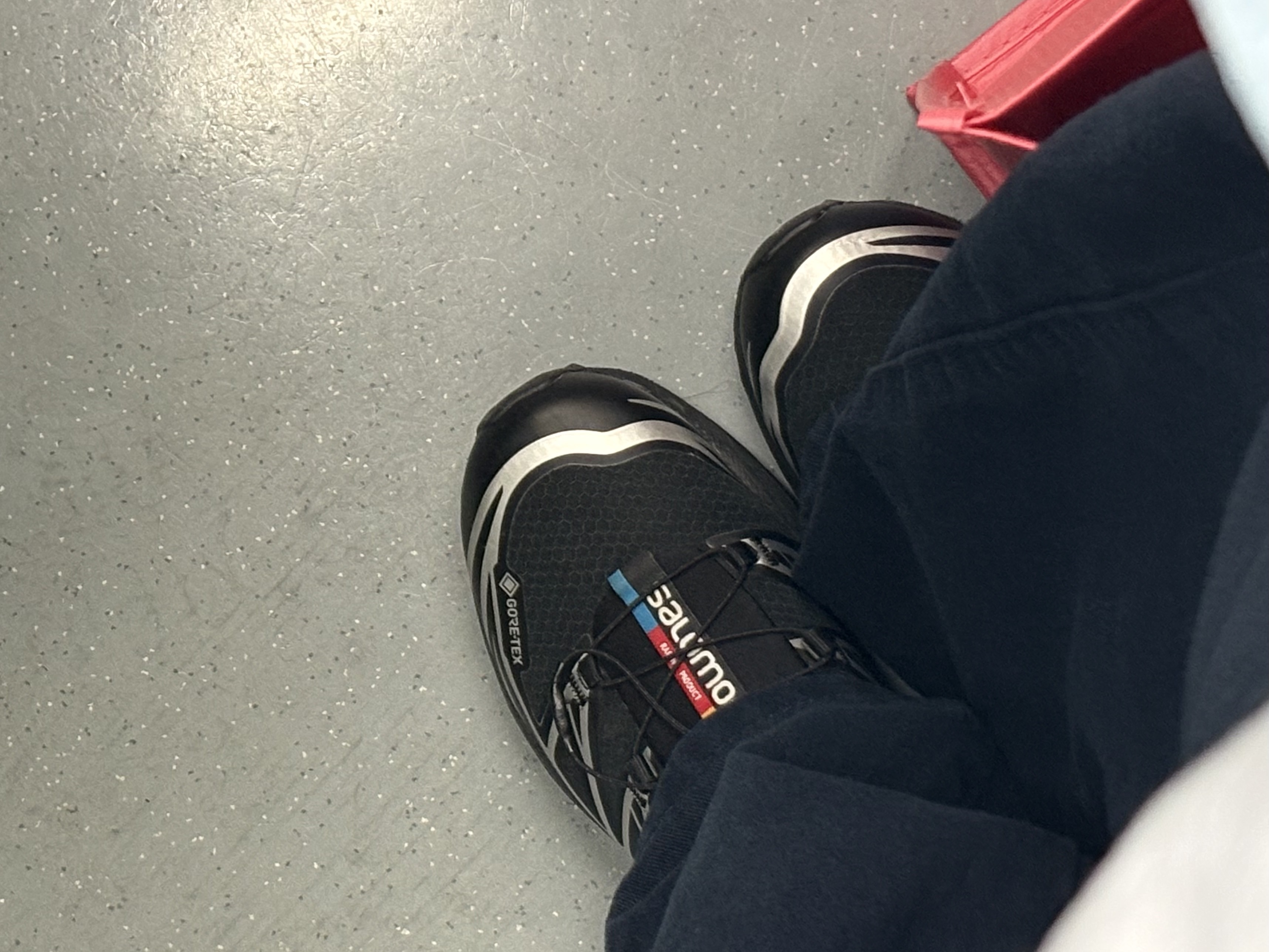 Salomon XT-6 GTX Black Silver 착용 스타일 - 2
