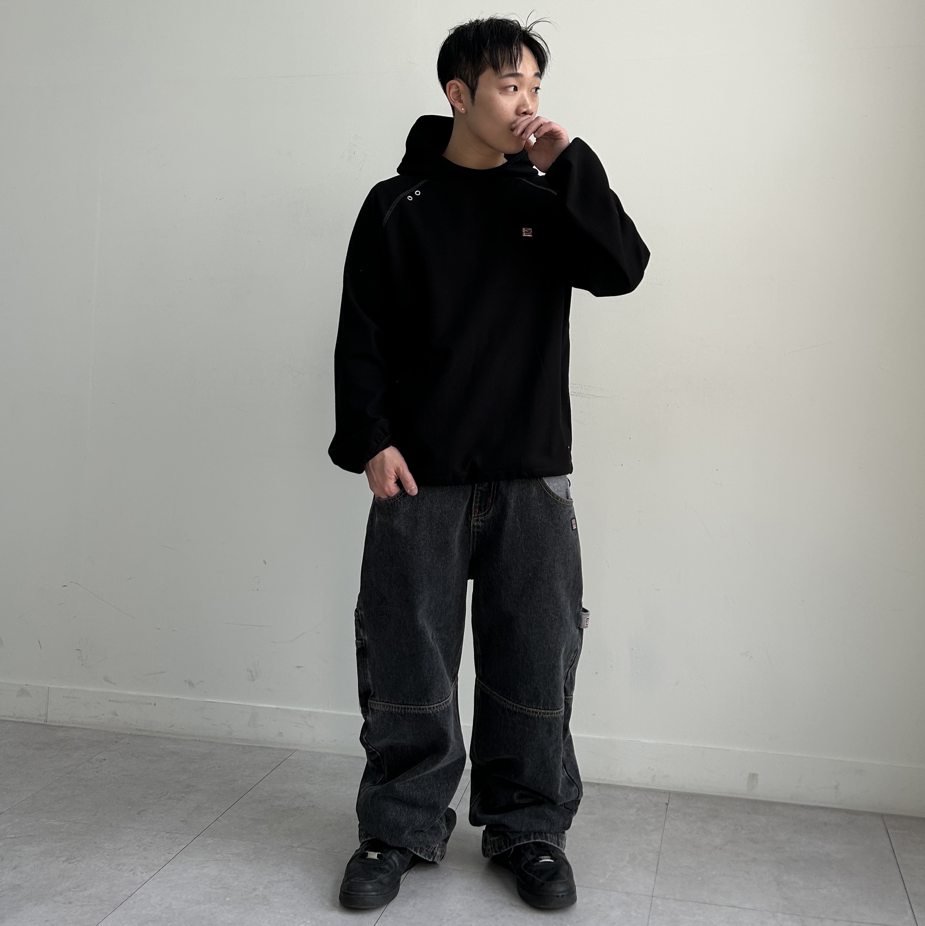 SPORT CHAMBER SC Star Carpenter Denim Pants BLACK 착용 스타일 - 4