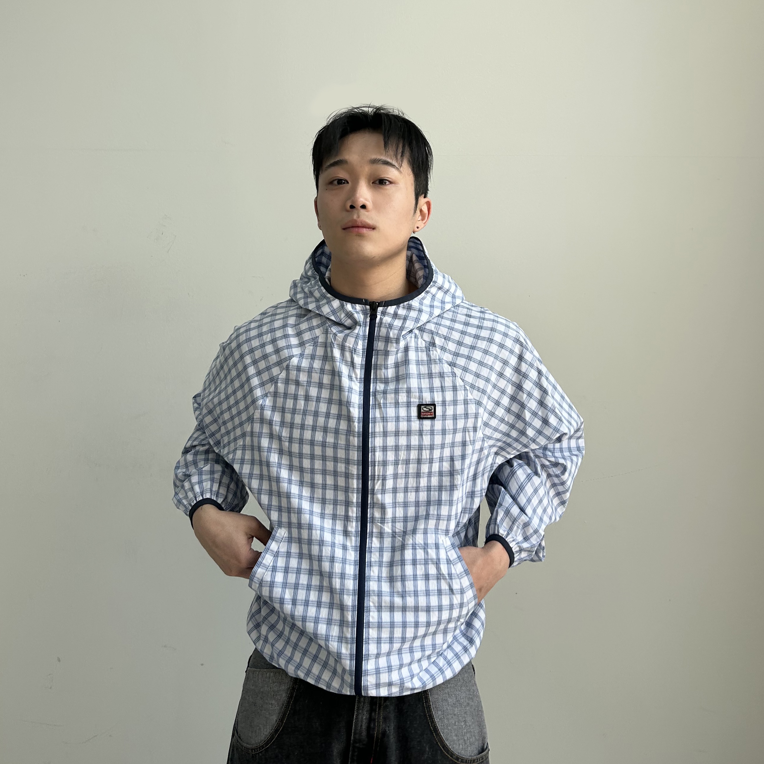 SPORT CHAMBER SC Square Check Windbreaker WHITE 착용 스타일 - 2