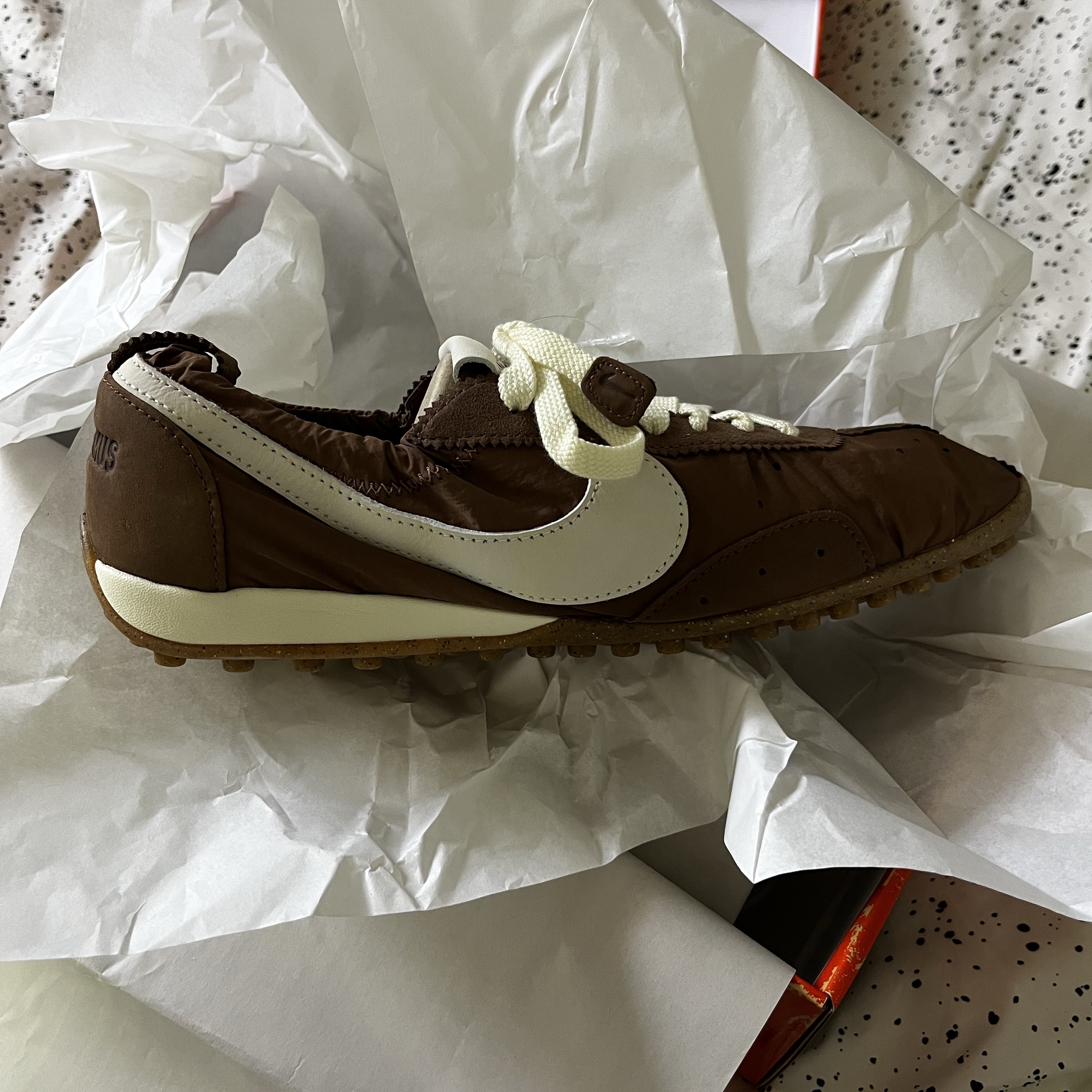 Nike x Jacquemus Moon Shoe SP Fauna Brown Cashmere 착용 스타일 - 2