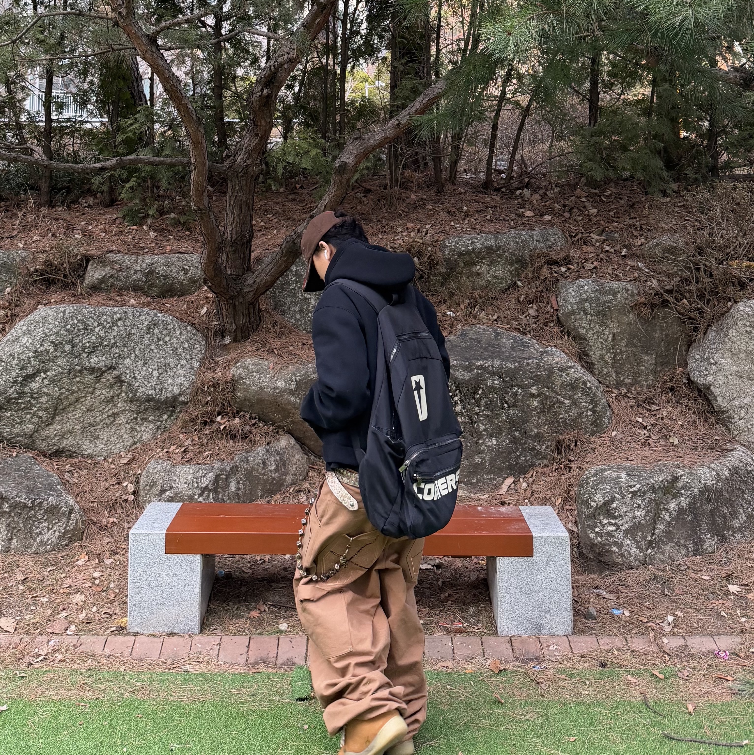 ETCE Washed Property Cap Brown, MJD X Koin Seoul Cropped Zip-Up Hoodie Black 착용 스타일 - 5