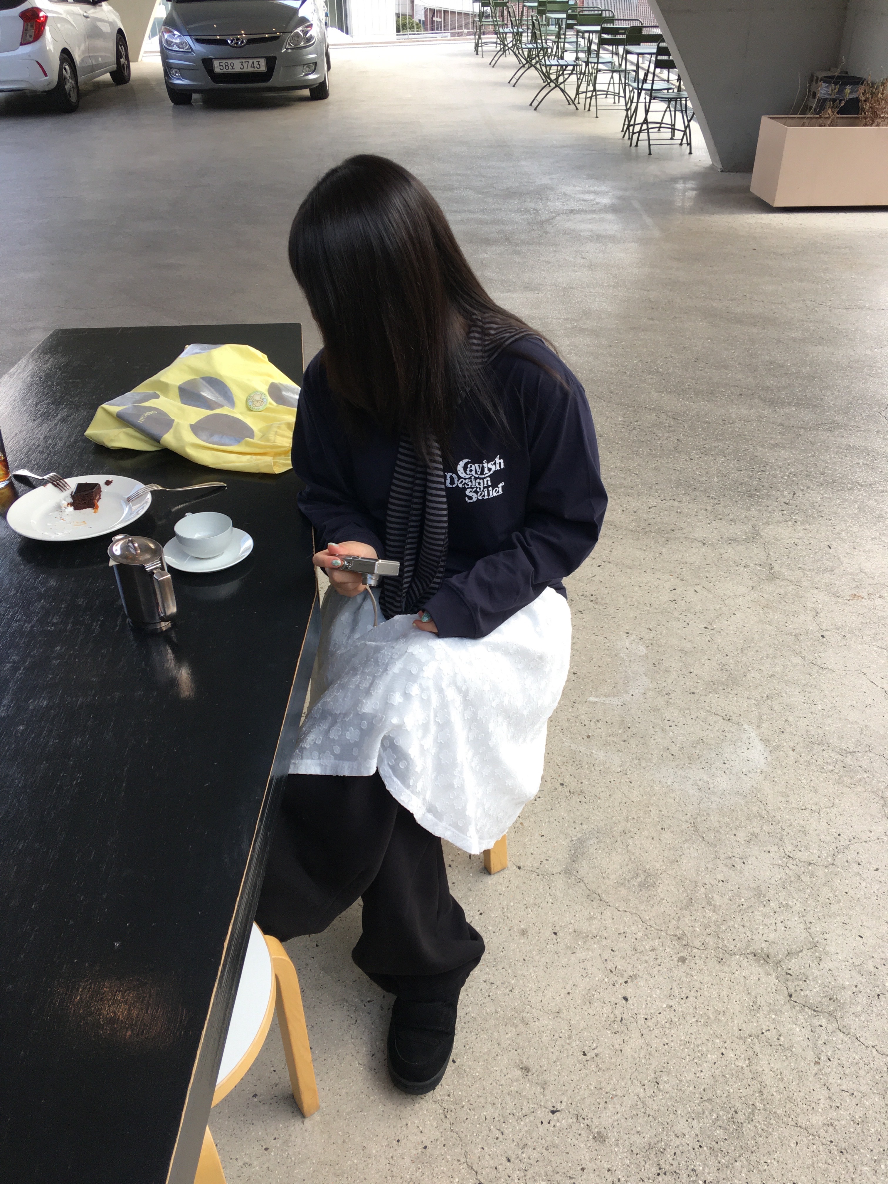 CAVISH Star Seller Logo LS Tee Navy 착용 스타일