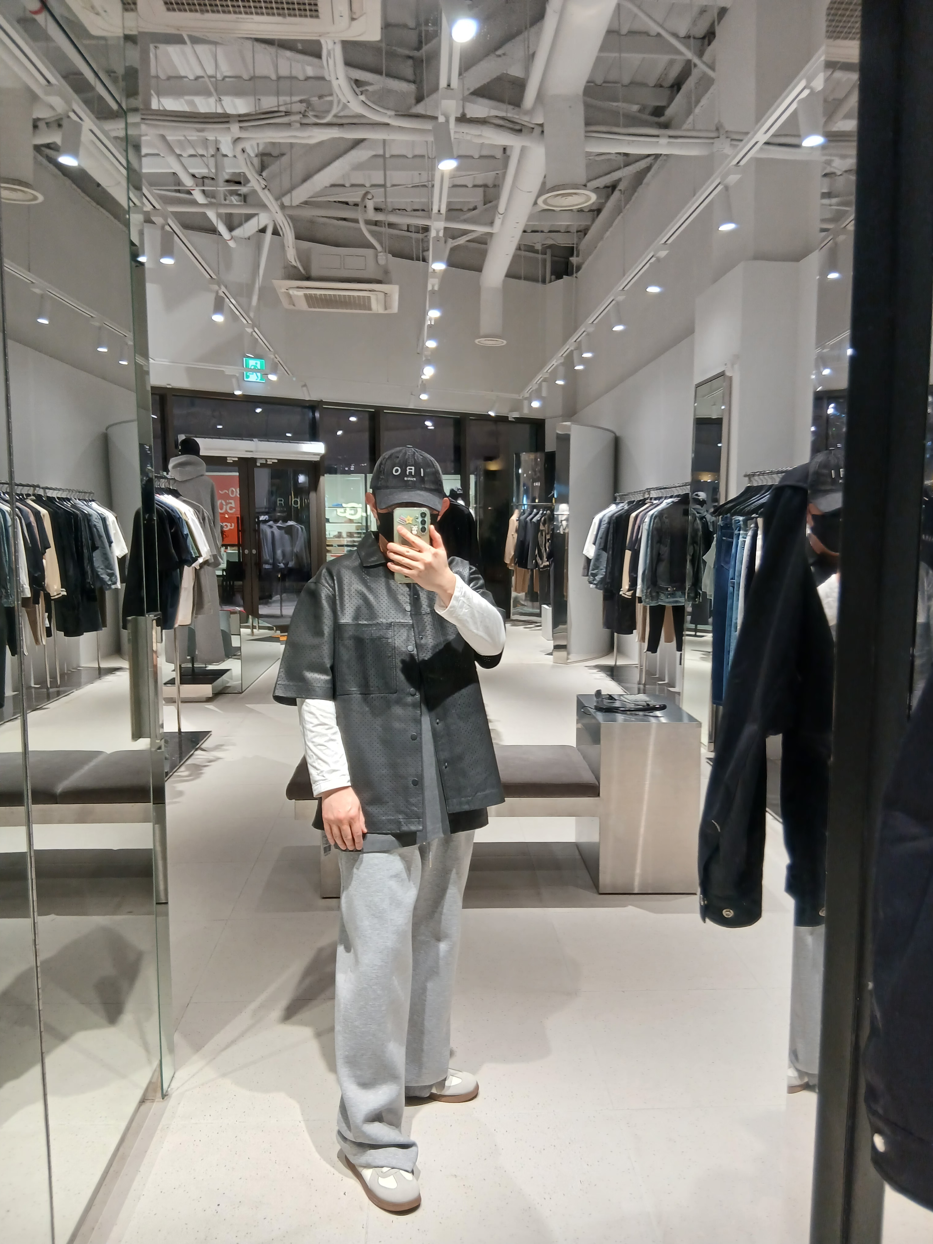 Iro Damage Wide Denim Pants Blue, IRO Vague Cushion Wide Straight Fit Pants Gray 착용 스타일 - 1