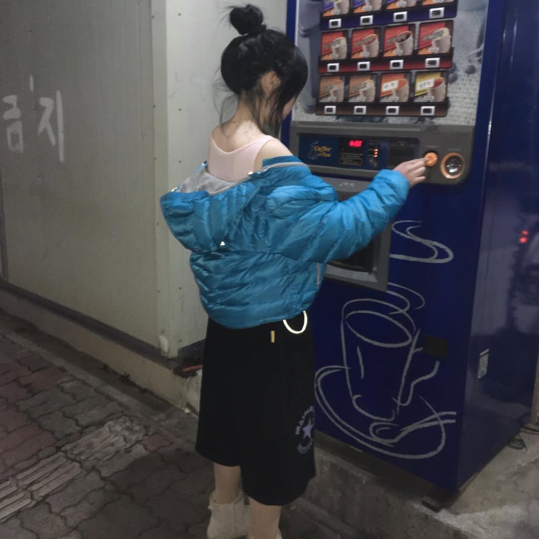 MAINBOOTH Boxer Oversized Sweat Shorts Black 착용 스타일 - 3