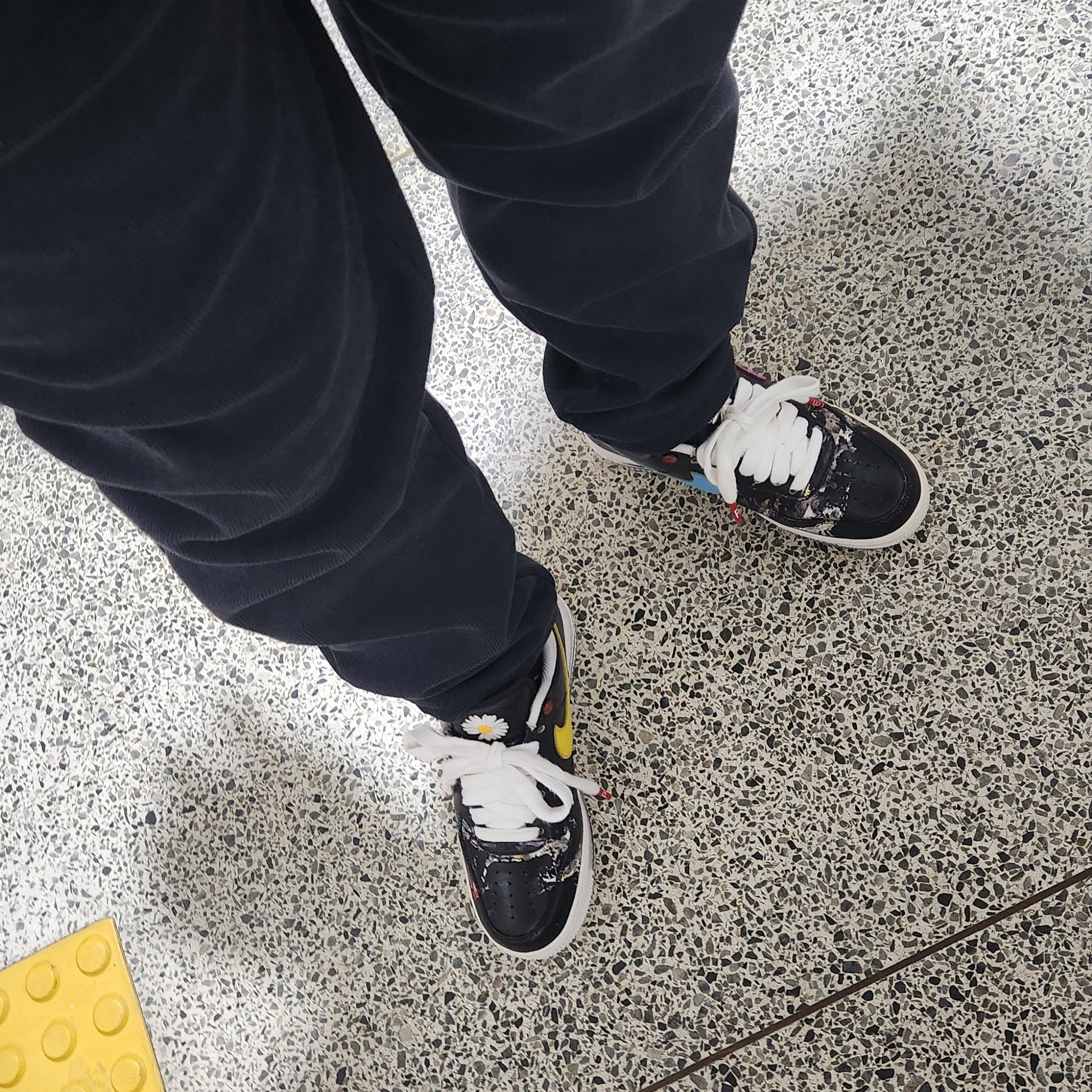 Nike x Peaceminusone Air Force 1 Low Para-Noise 3.0 Black and Multicolor 착용 스타일