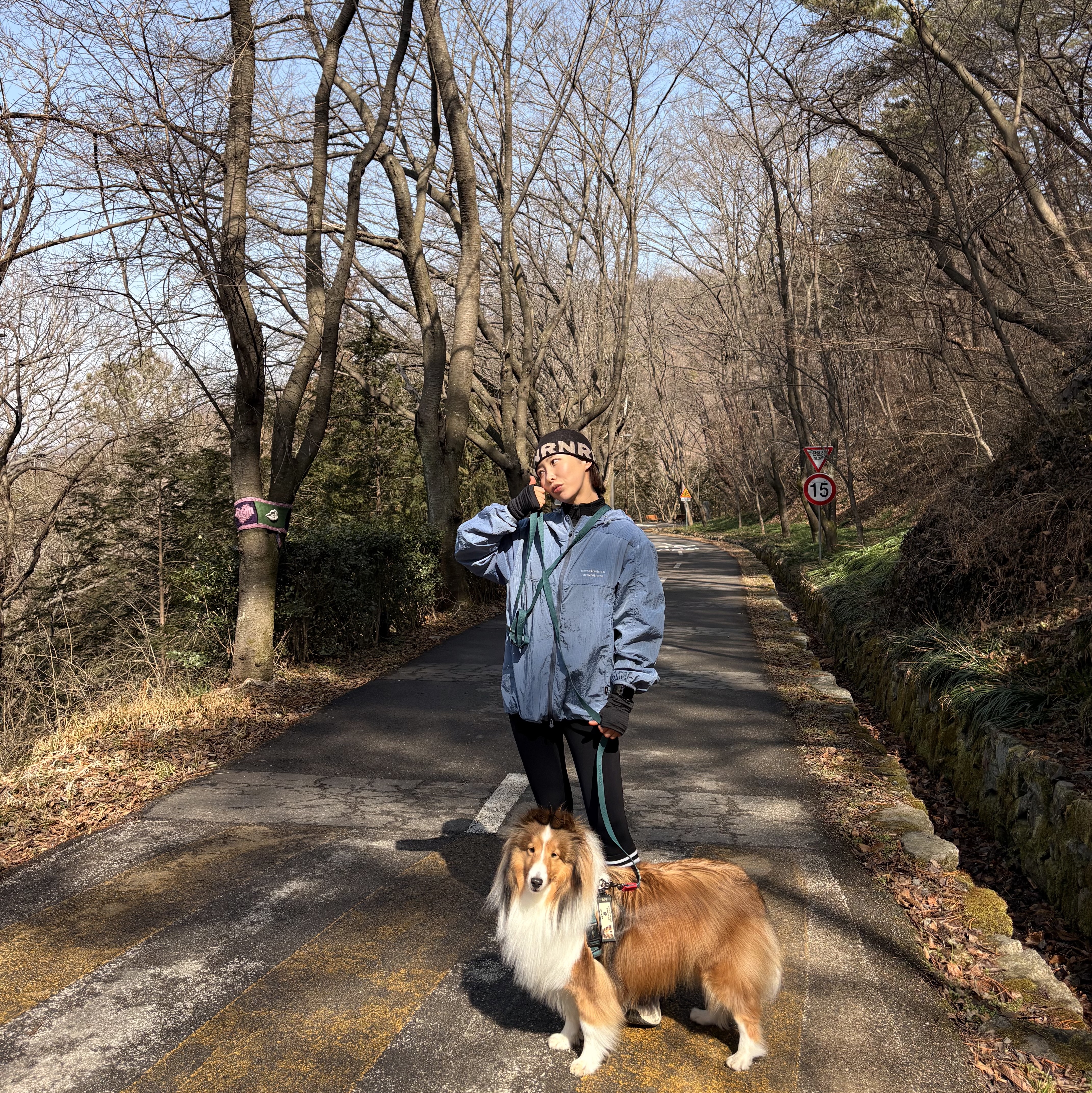 [KREAM 단독] runwhither Windbreaker Jacket V2 Blue 착용 스타일