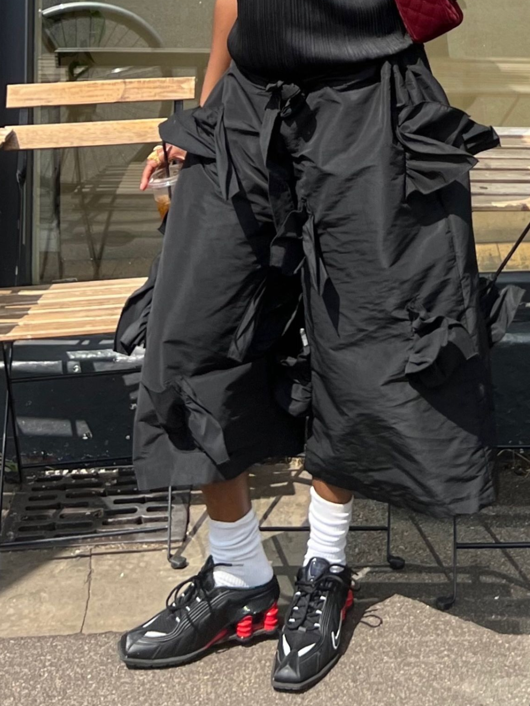 (W) Nike Shox Z Dark Team Red Mystic Dates, Nike Shox TL Black Metallic Hematite 착용 스타일 - 5