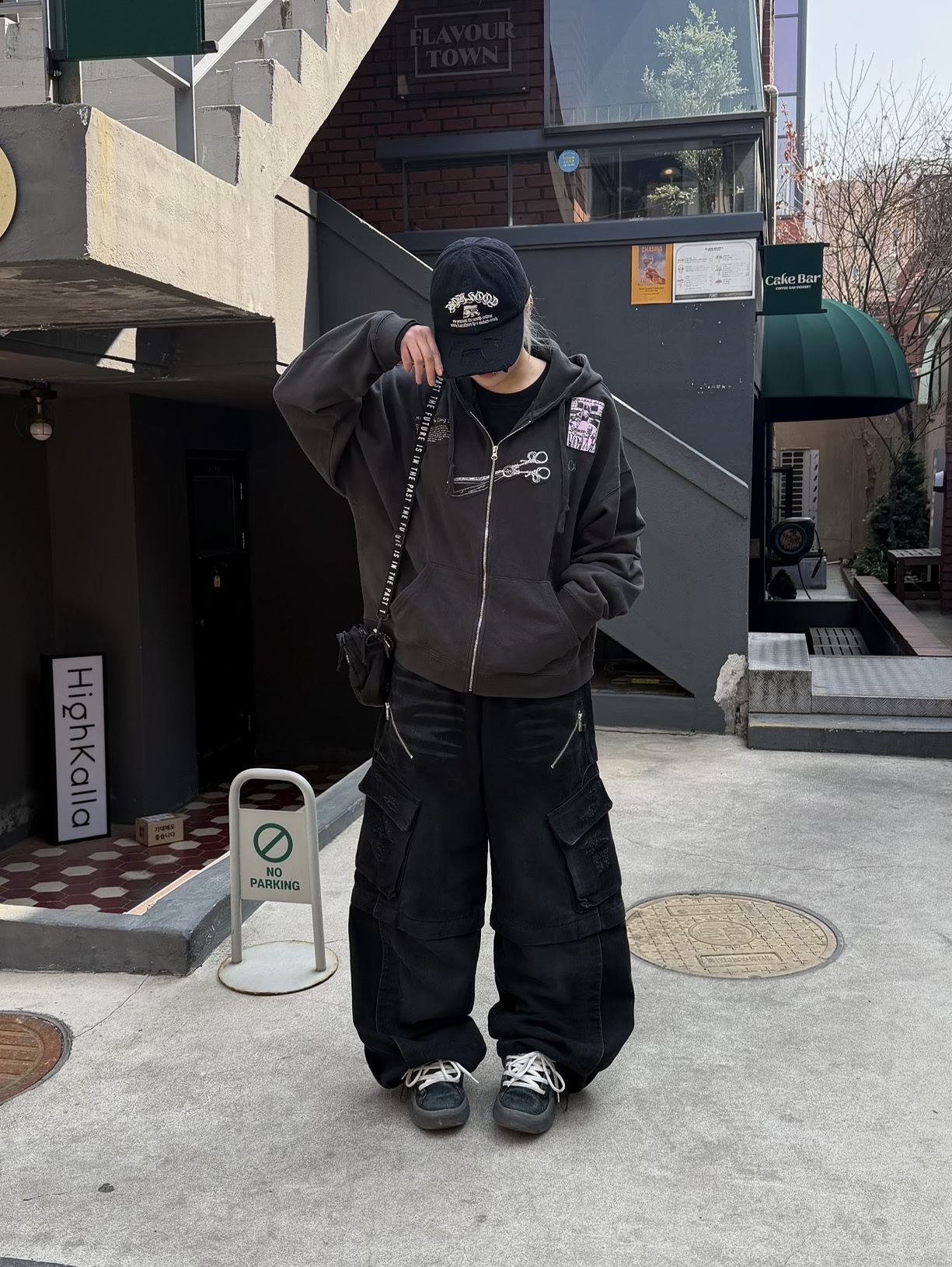 ETCE New Vision Destroyed Washed Cap Black, ERL Vamp Skate Shoe Pirate Black 착용 스타일 - 3