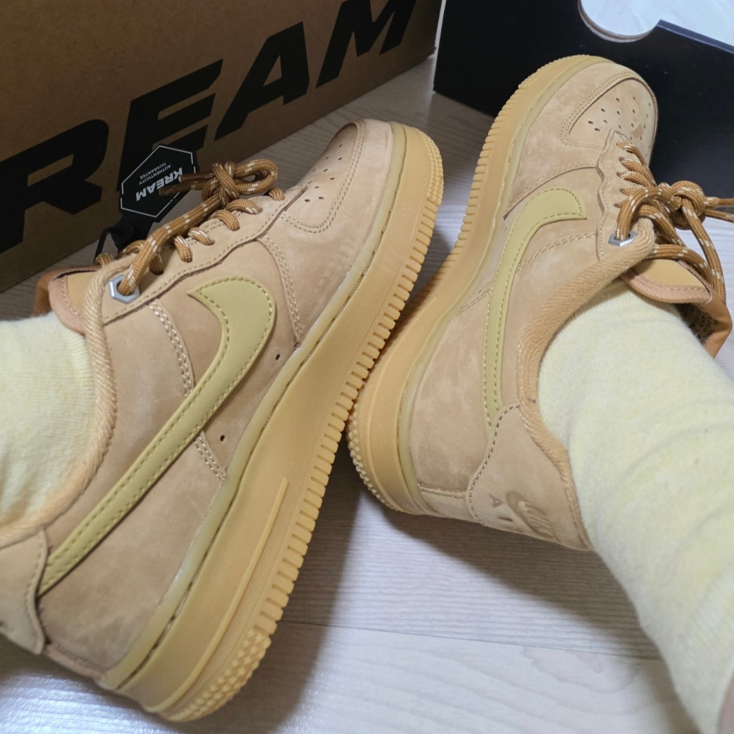 Nike Air Force 1 '07 WB Flax 착용 스타일