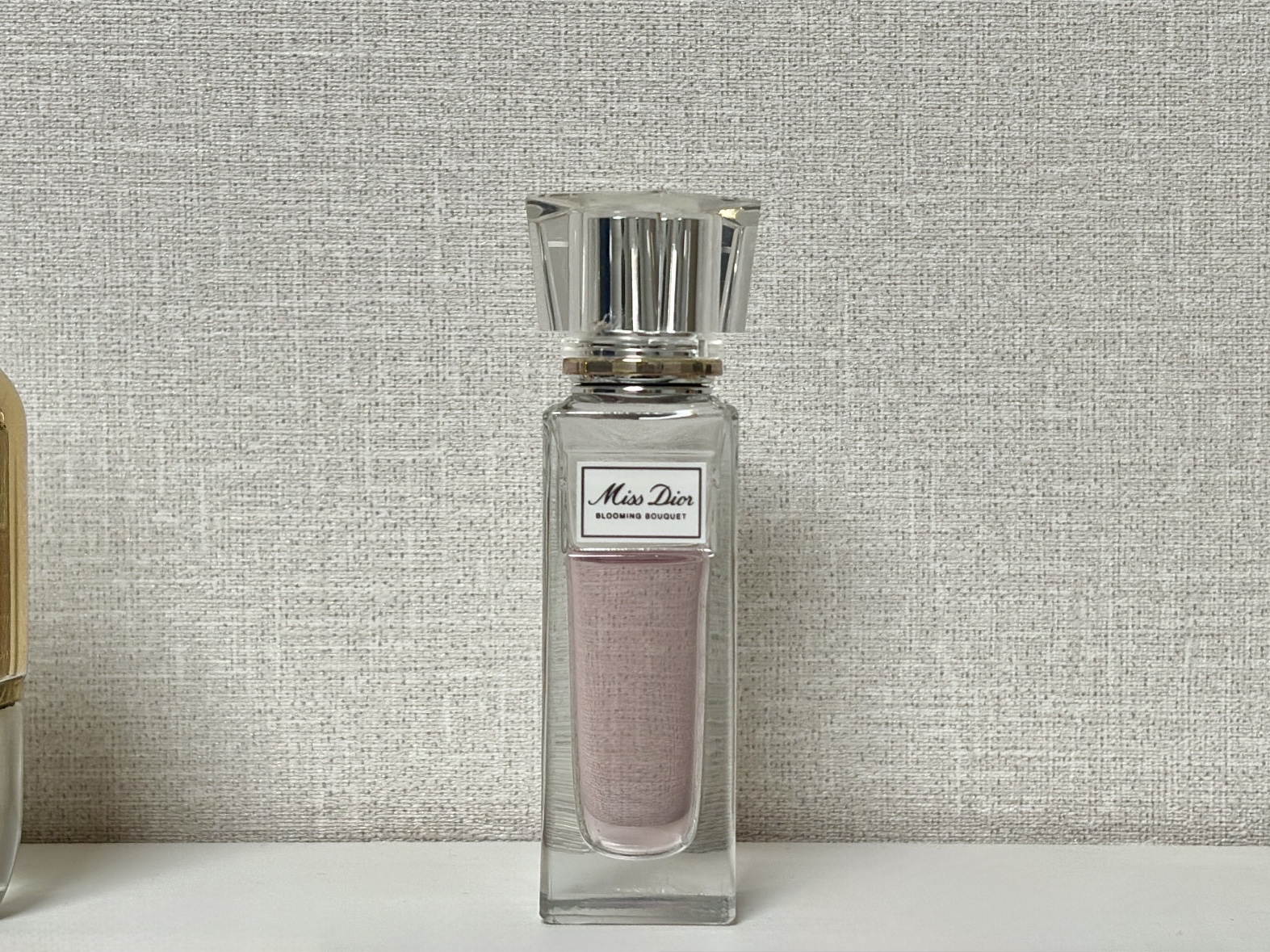 Dior Miss Dior Blooming Bouquet Roller-Pearl Eau de Toilette 20ml 착용 스타일