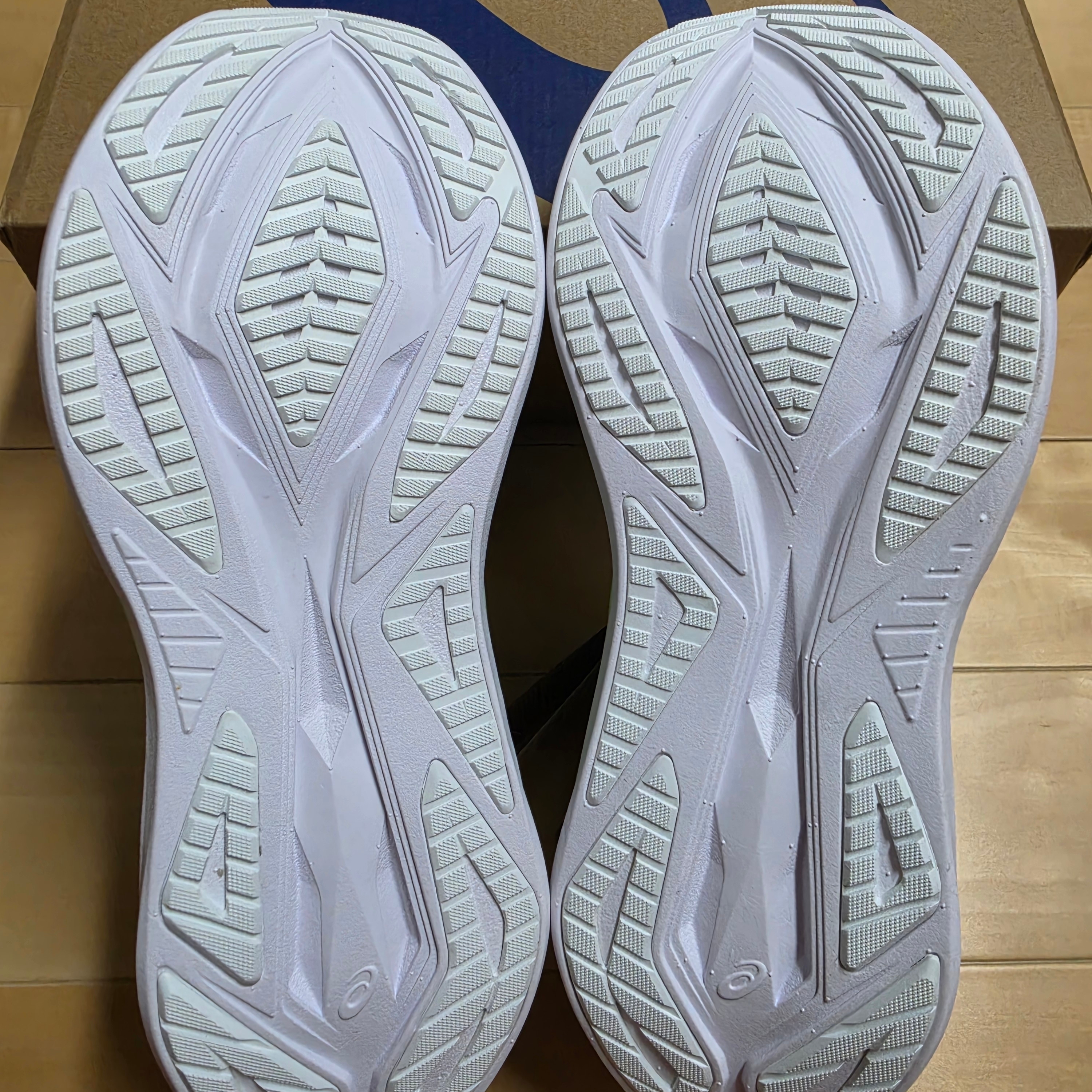 Asics Superblast 2 Ekiden Vital Green Black 착용 스타일 - 5