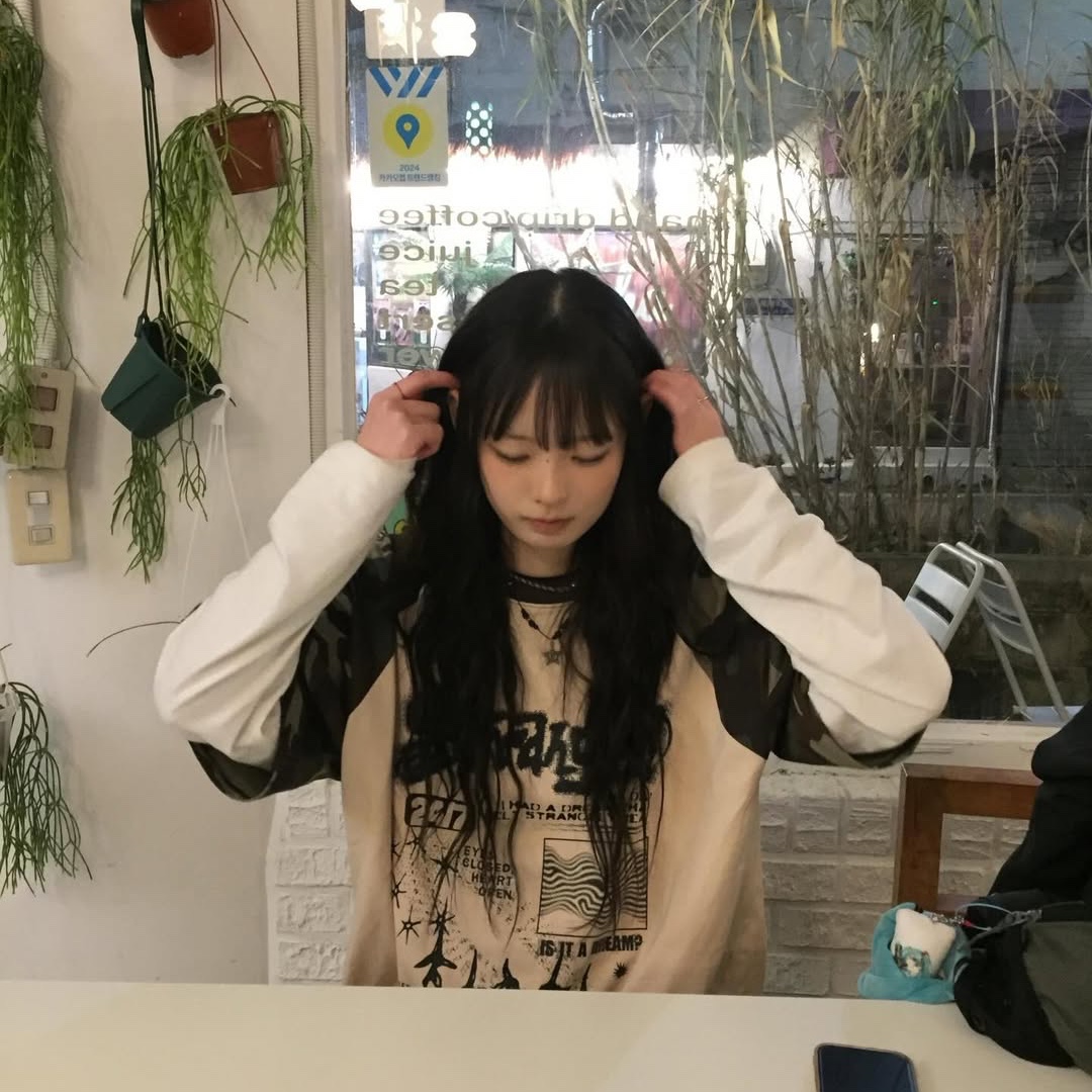 MAINBOOTH Strange Dream T-shirt Camo 착용 스타일 - 10
