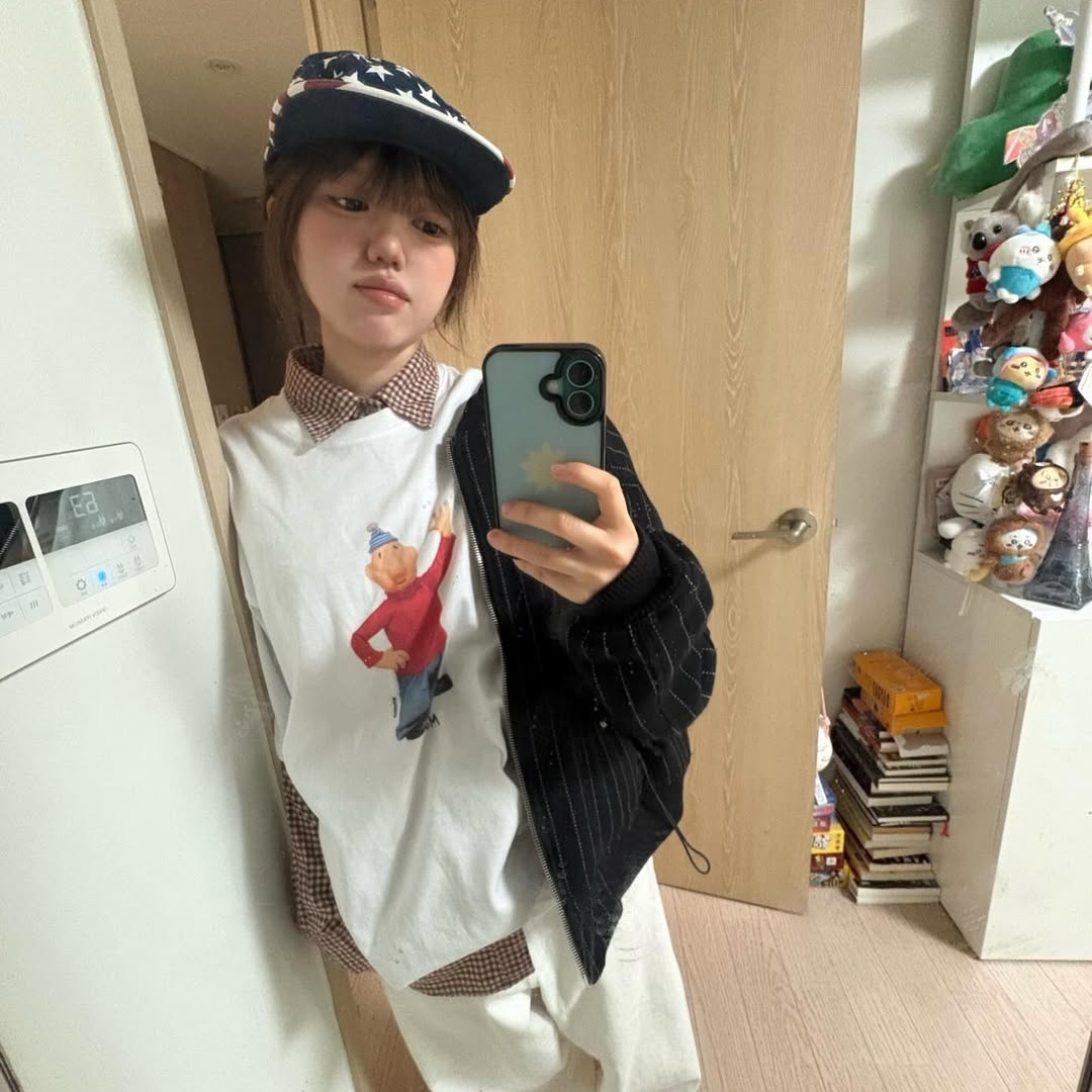 MAINBOOTH [Pat&Mat] Mat T-shirt White 착용 스타일 - 1