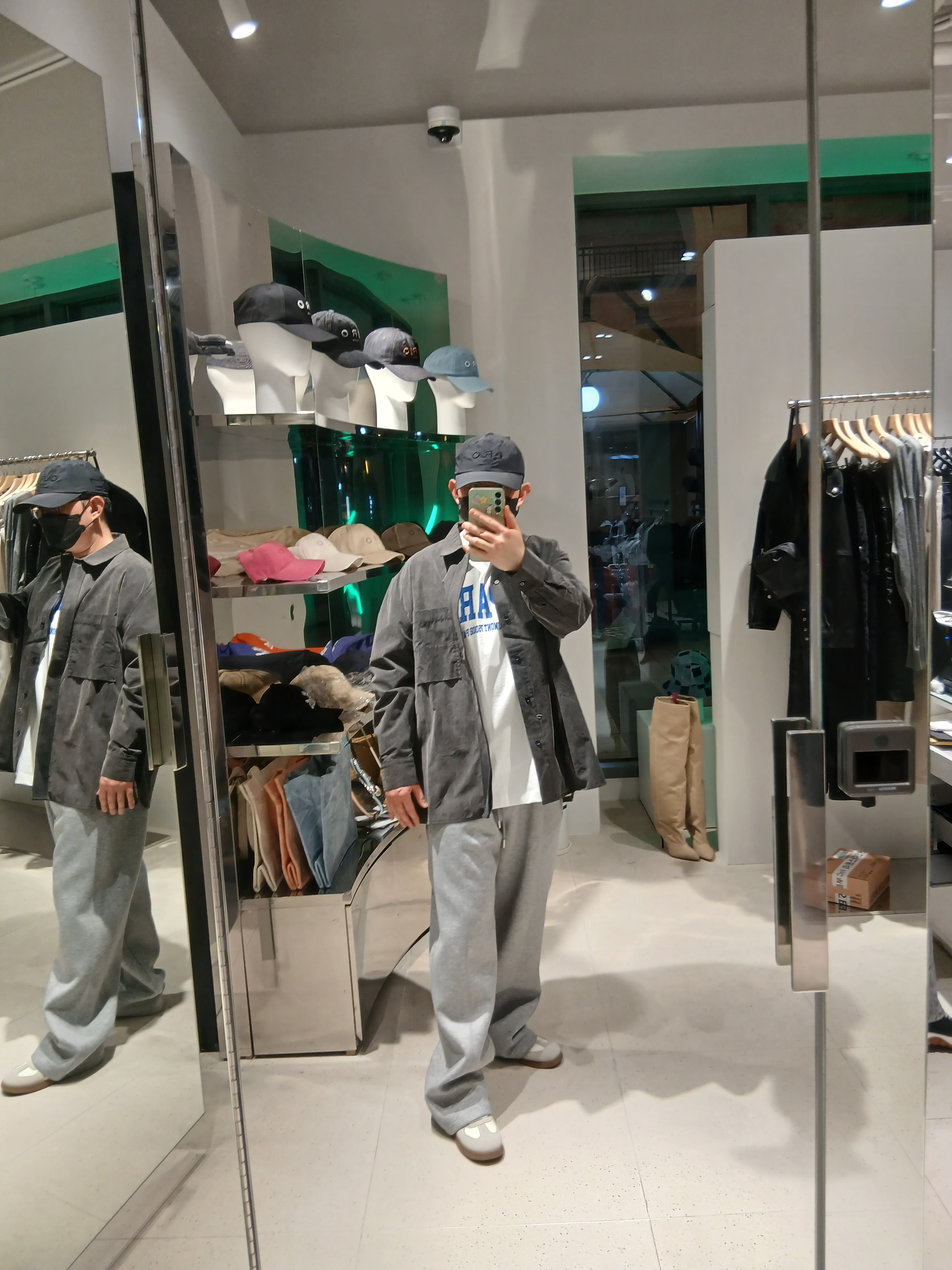 Iro Logo Nylon Ball Cap Black, IRO Vague Cushion Wide Straight Fit Pants Gray 착용 스타일 - 1