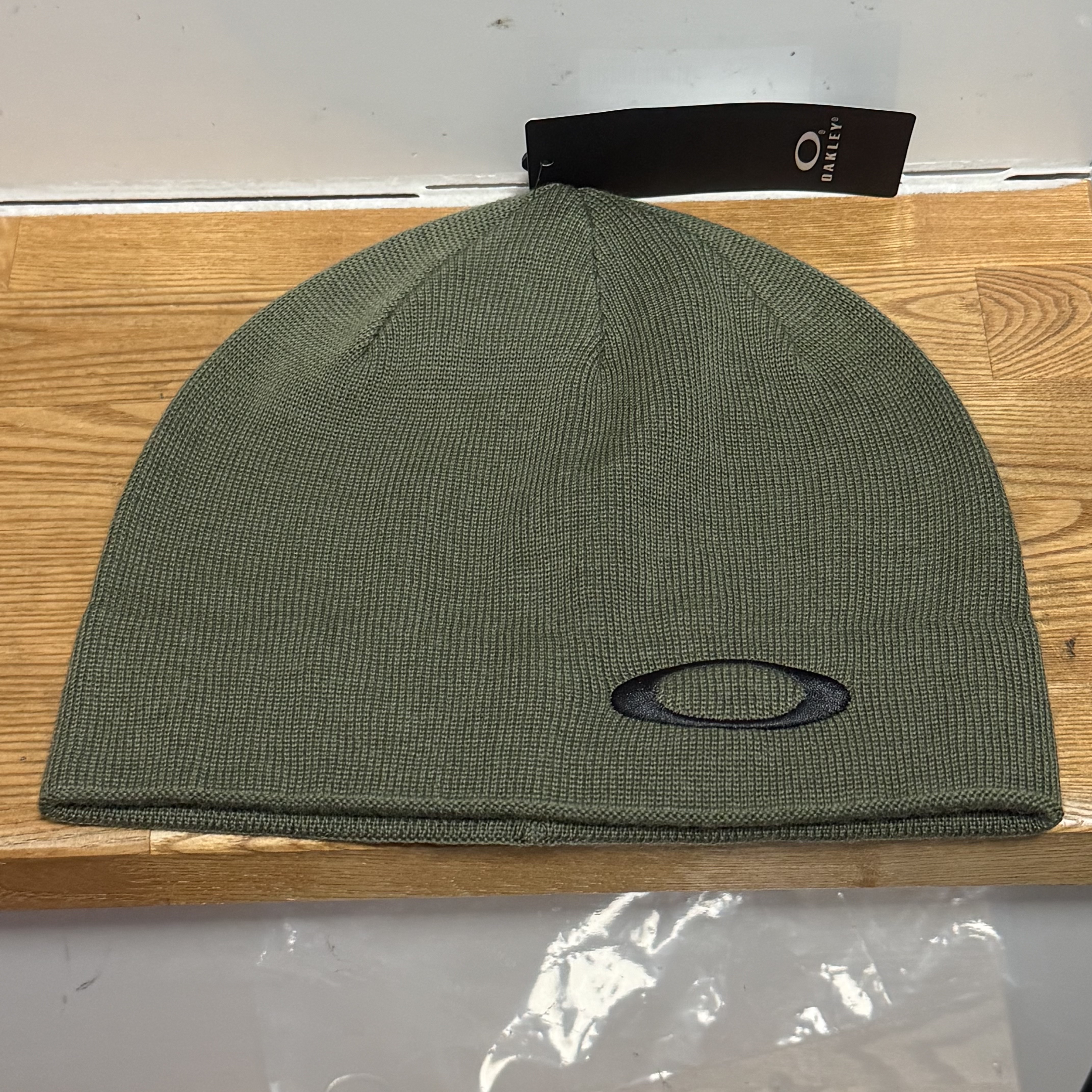 Oakley Tactical Beanie Worn Olive 착용 스타일