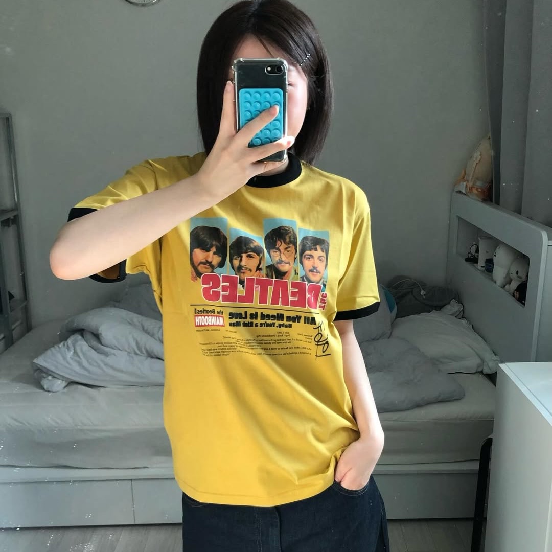 MAINBOOTH [Beatles] Love T-Shirt Yellow 착용 스타일 - 5