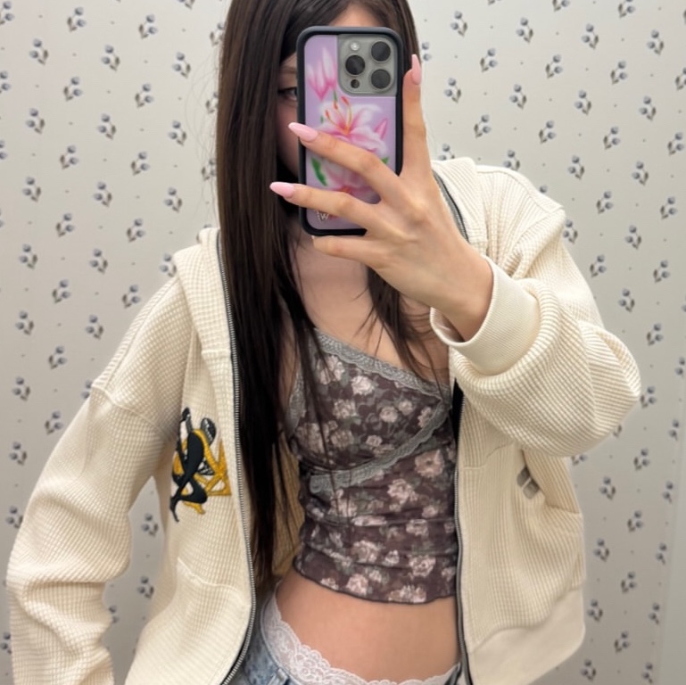 PACOSPLY Siren Scandal Zip Up Hoodie Ivory 착용 스타일