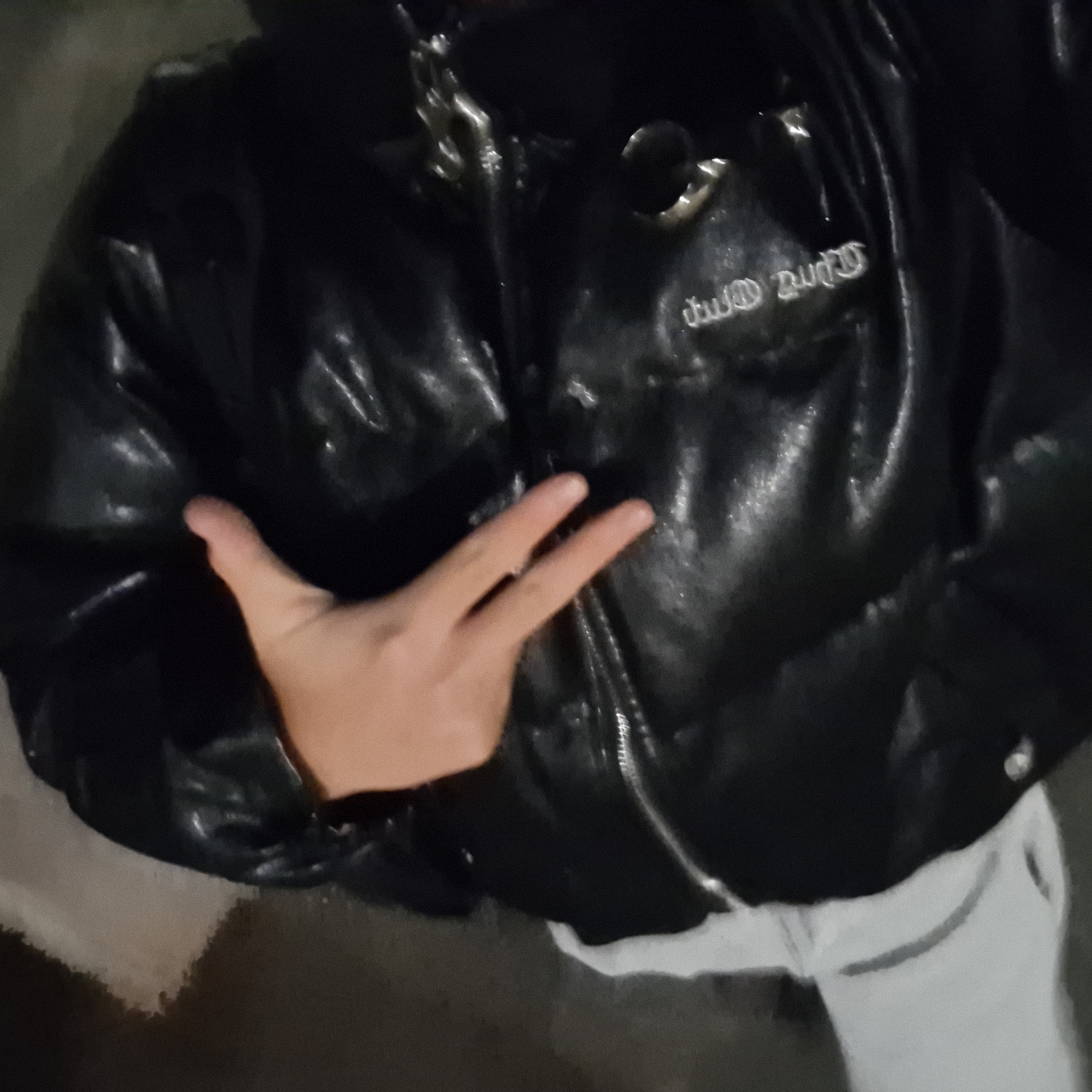 Thug Club Leather Puffer Jacket Black (Polyester), Adidas Yeezy Foam RNNR Onyx 착용 스타일 - 3