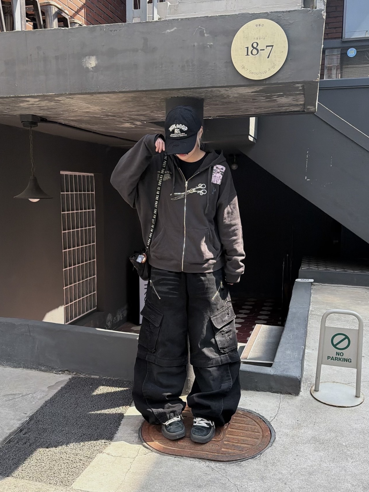 ETCE New Vision Destroyed Washed Cap Black, ERL Vamp Skate Shoe Pirate Black 착용 스타일 - 8