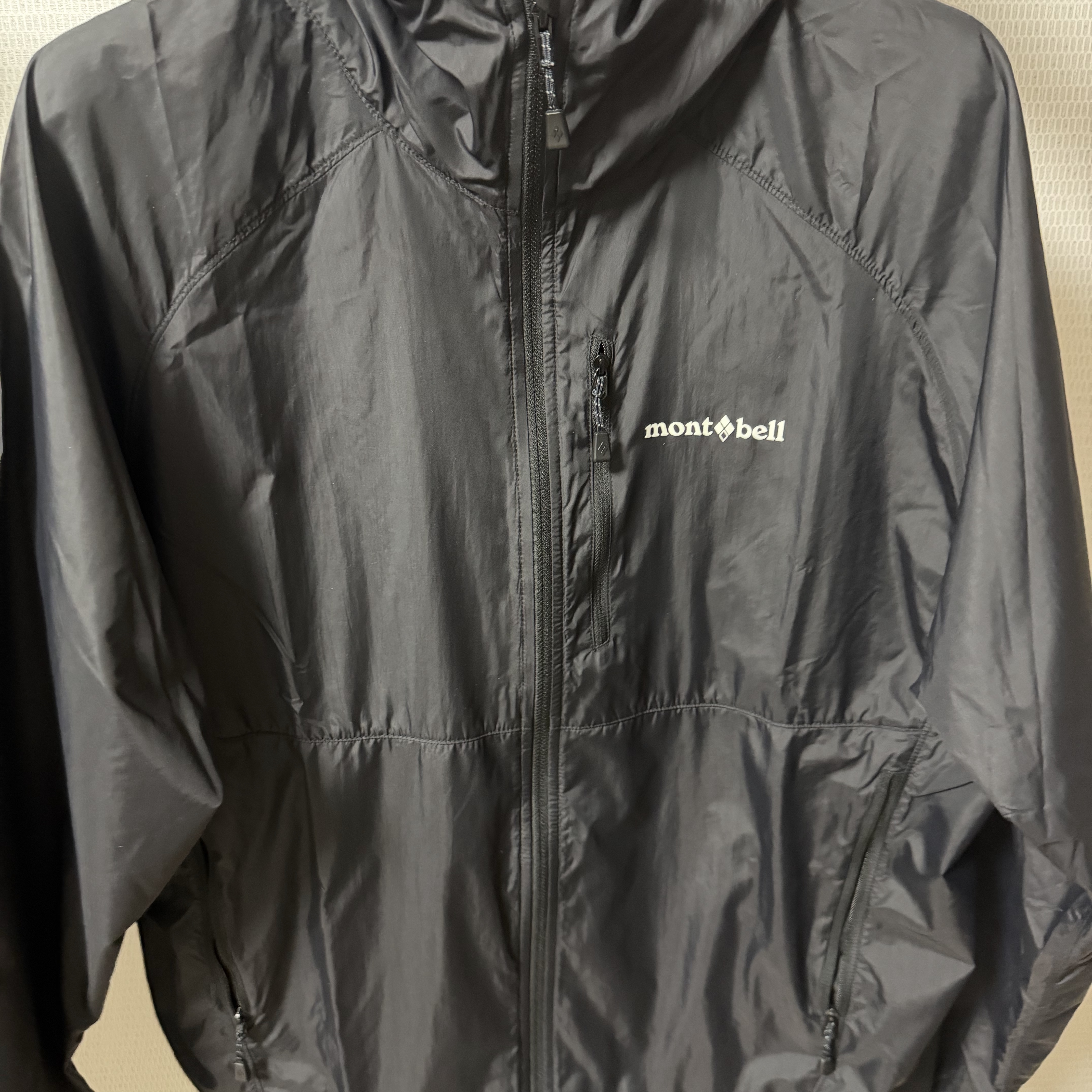 Montbell Wind Blast Hooded Jacket Black 착용 스타일