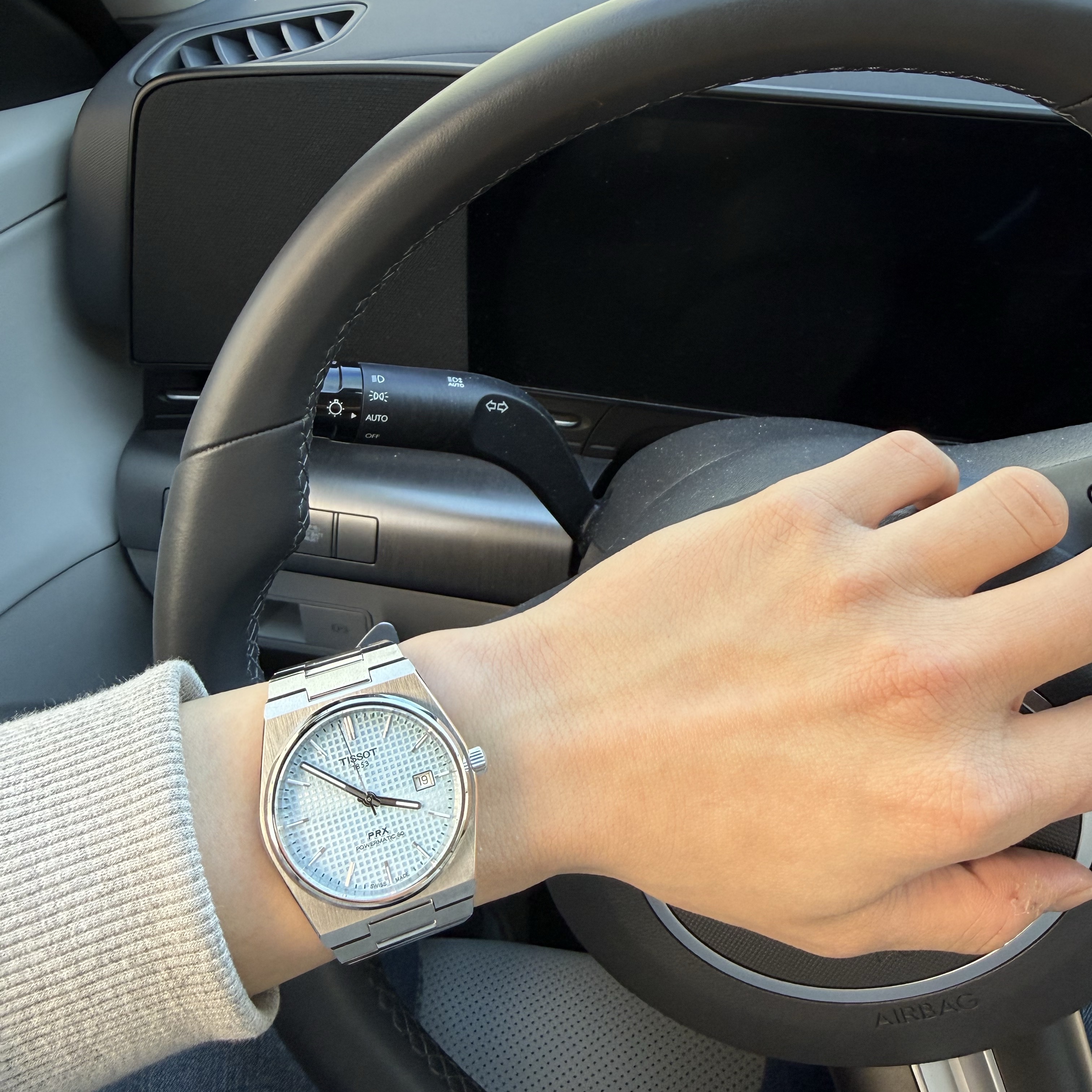 Tissot PRX Powermatic 80 40mm Steel Ice Blue 착용 스타일
